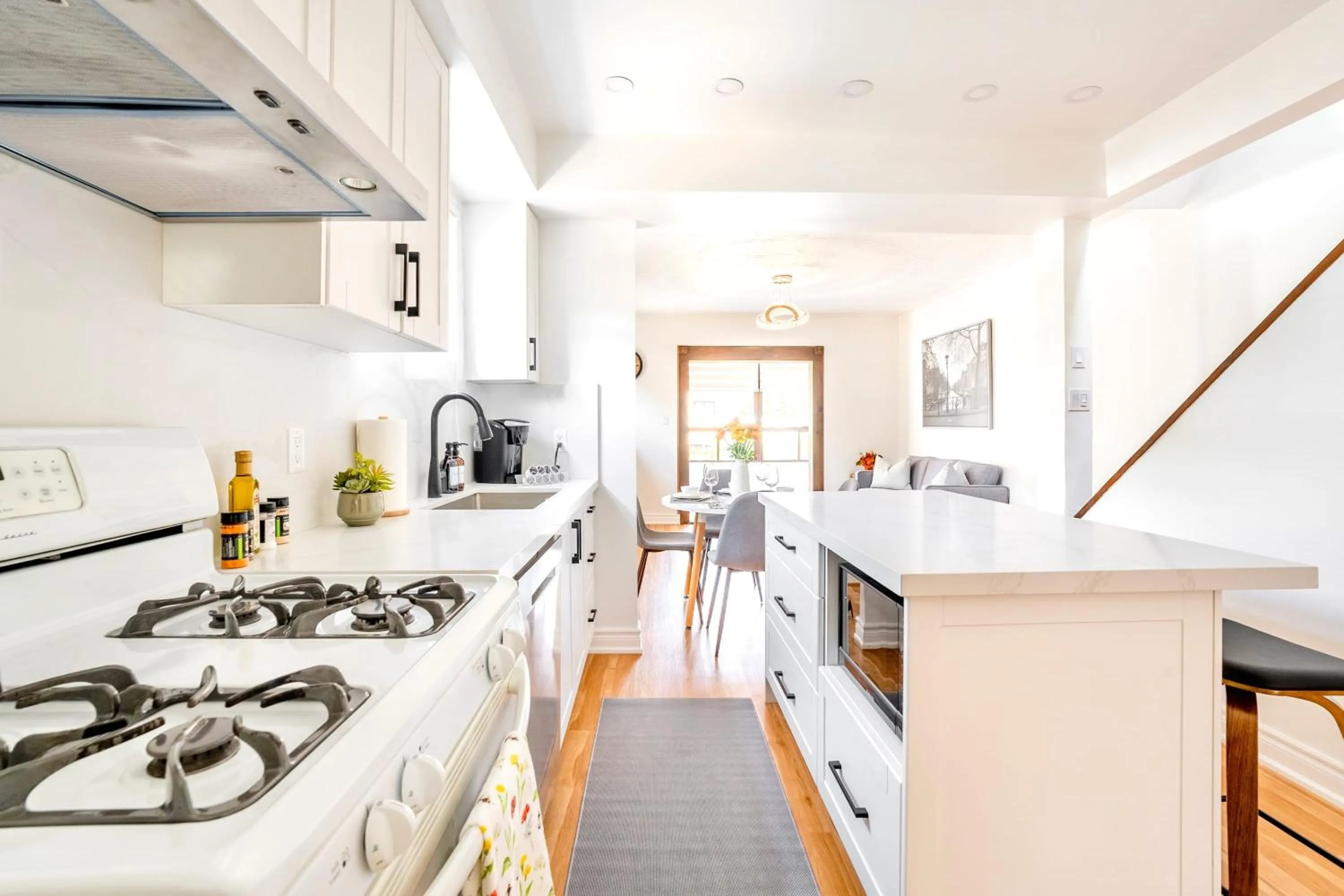 3BR Luxury Home - Heart of St Clair West