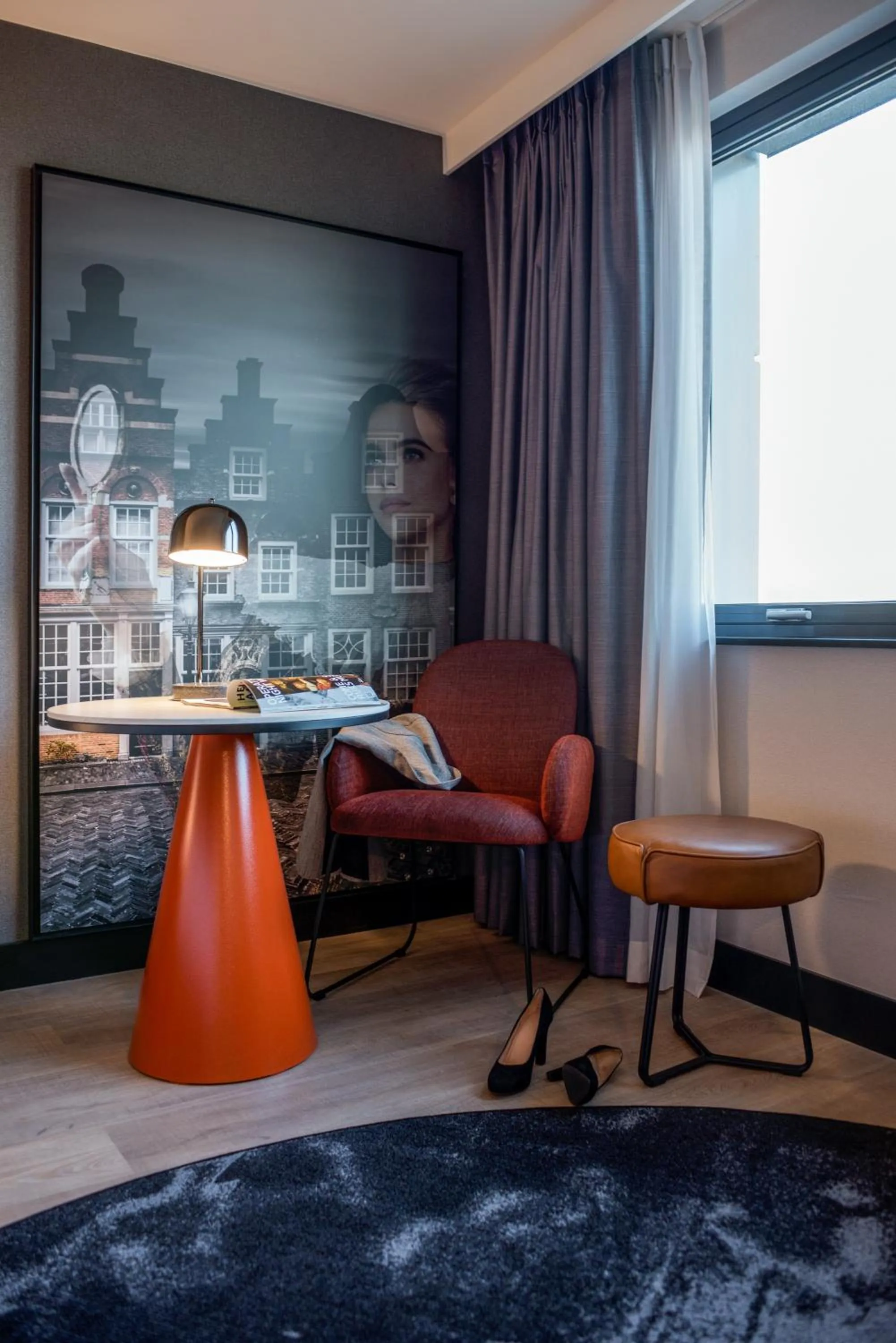 Living room in Mercure Amsterdam City Hotel