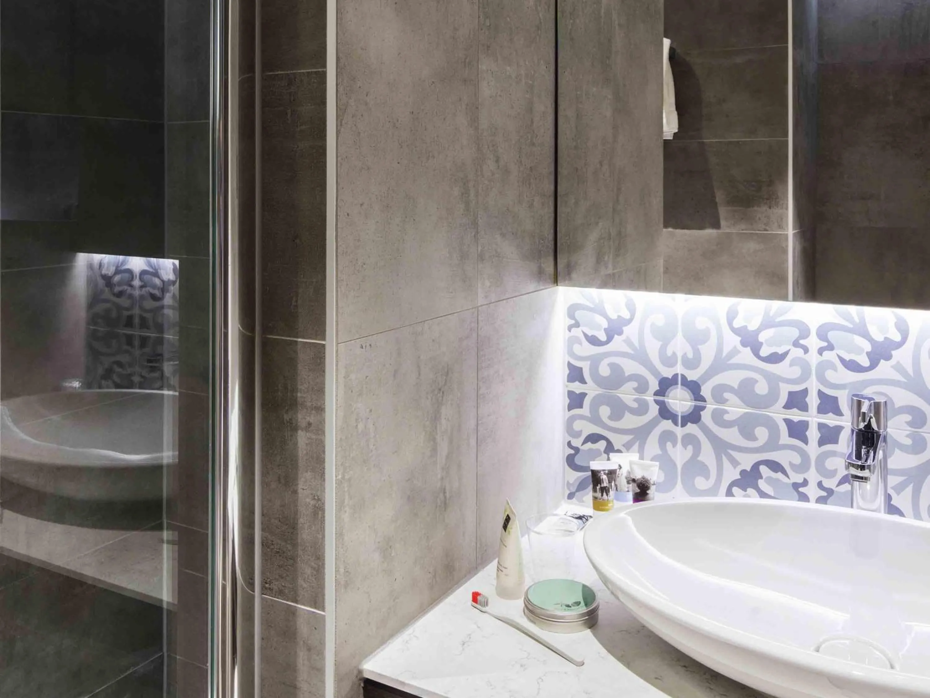 Bedroom in Mercure Amsterdam City Hotel