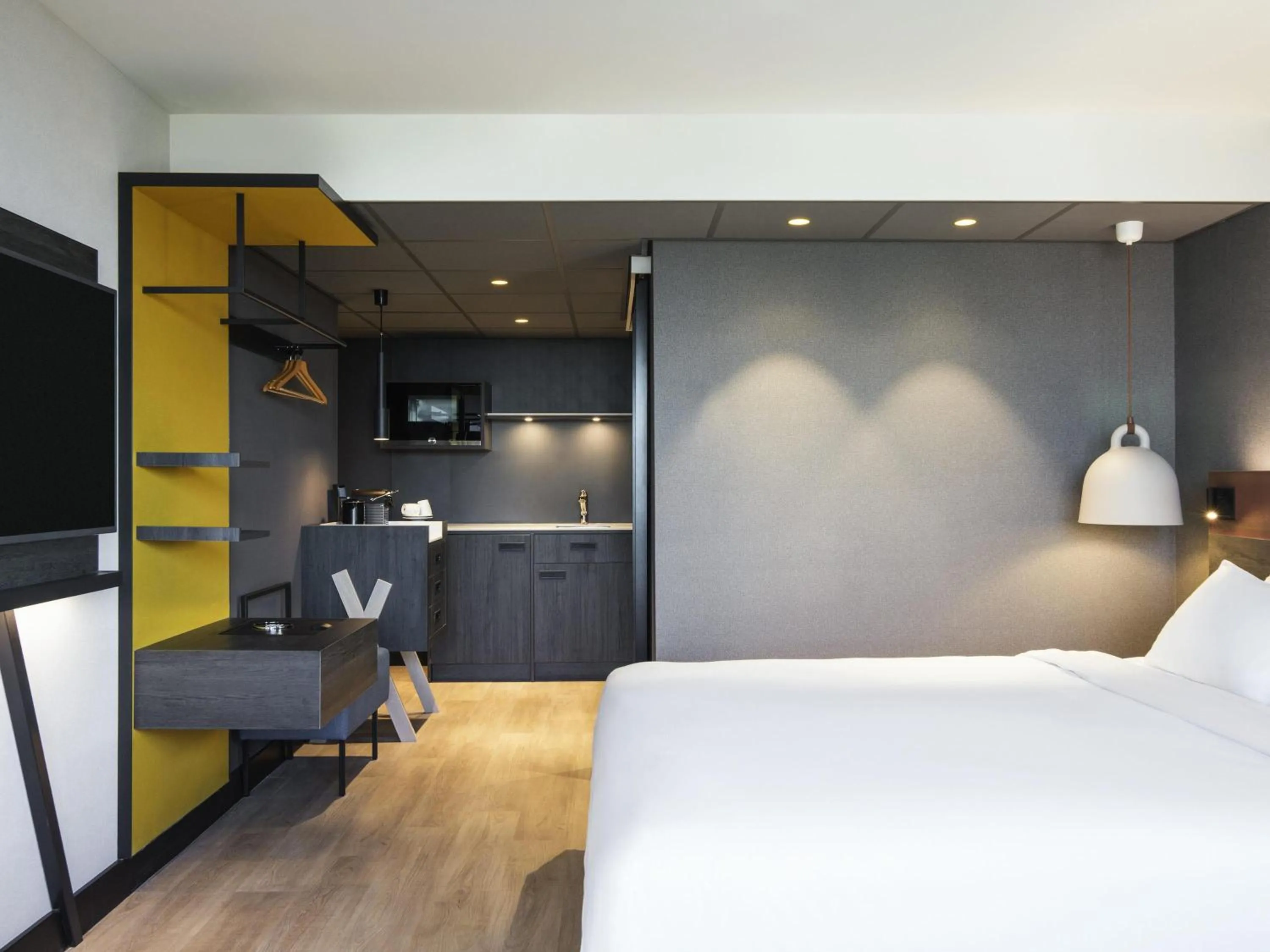 Bedroom, Bed in Mercure Amsterdam City Hotel