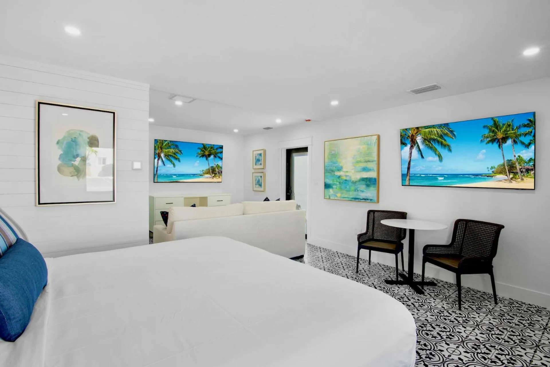 Photo of the whole room, Bed in The Retreat at Anna Maria Island Inn