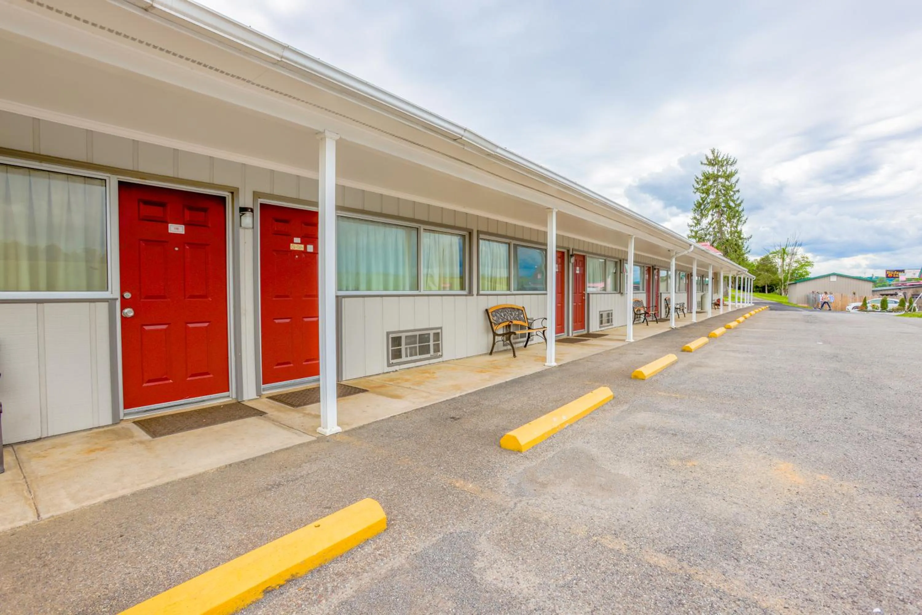 Parking in Budget Inn By OYO Natural Bridge I-81