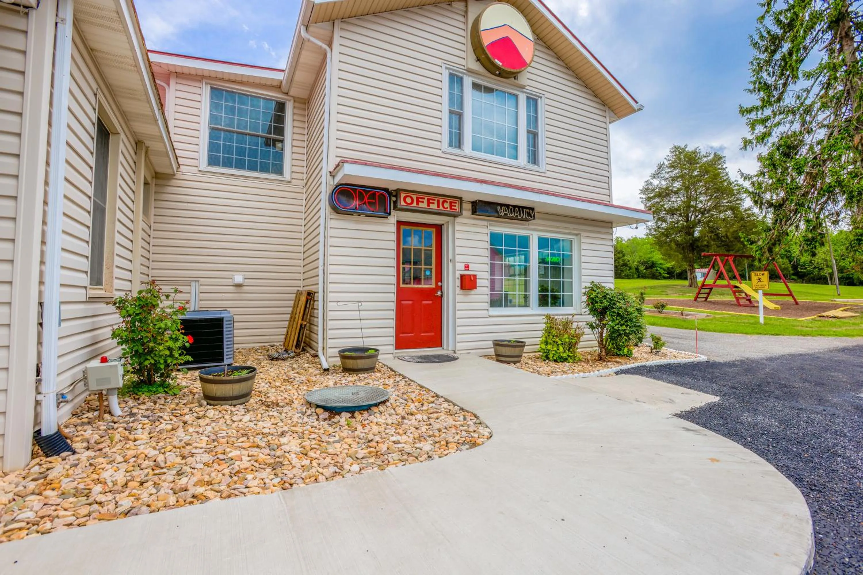 Facade/entrance in Budget Inn By OYO Natural Bridge I-81