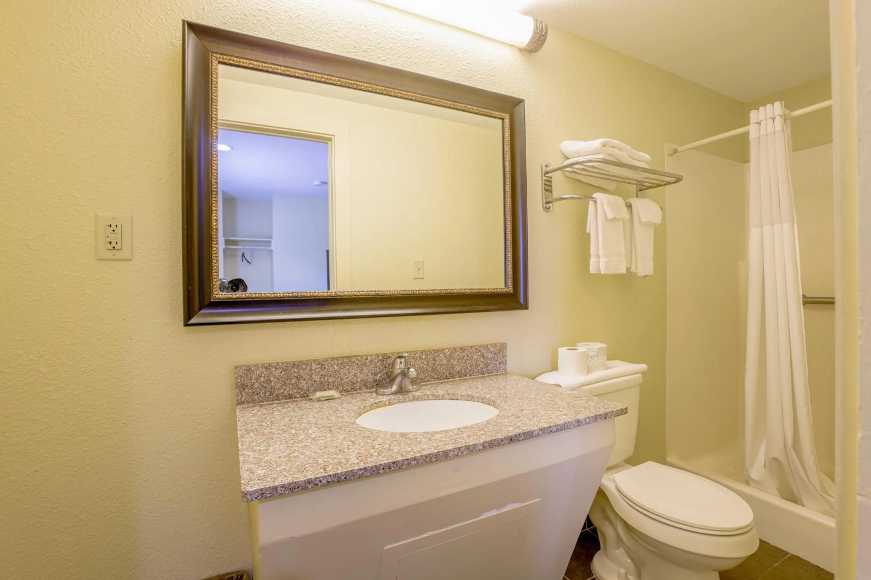 Bathroom in Budget Inn By OYO Natural Bridge I-81