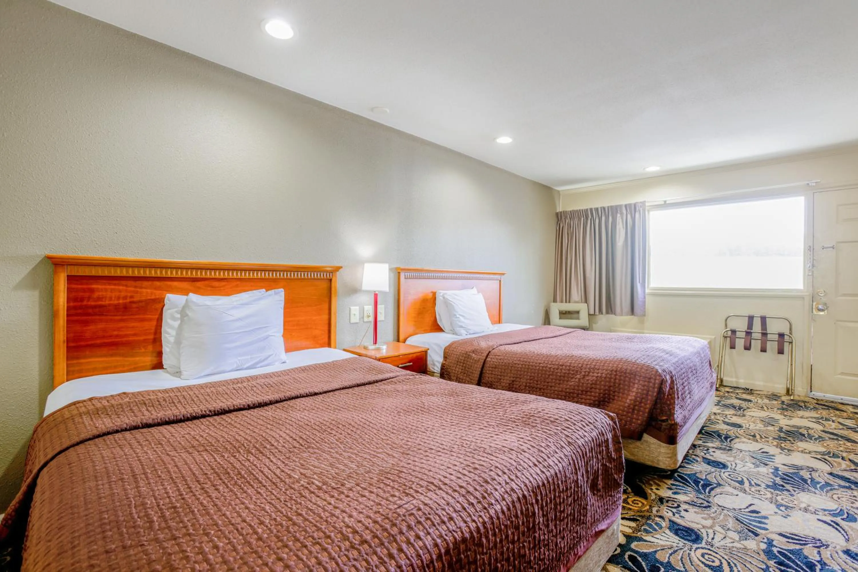 Bedroom, Bed in Budget Inn By OYO Natural Bridge I-81