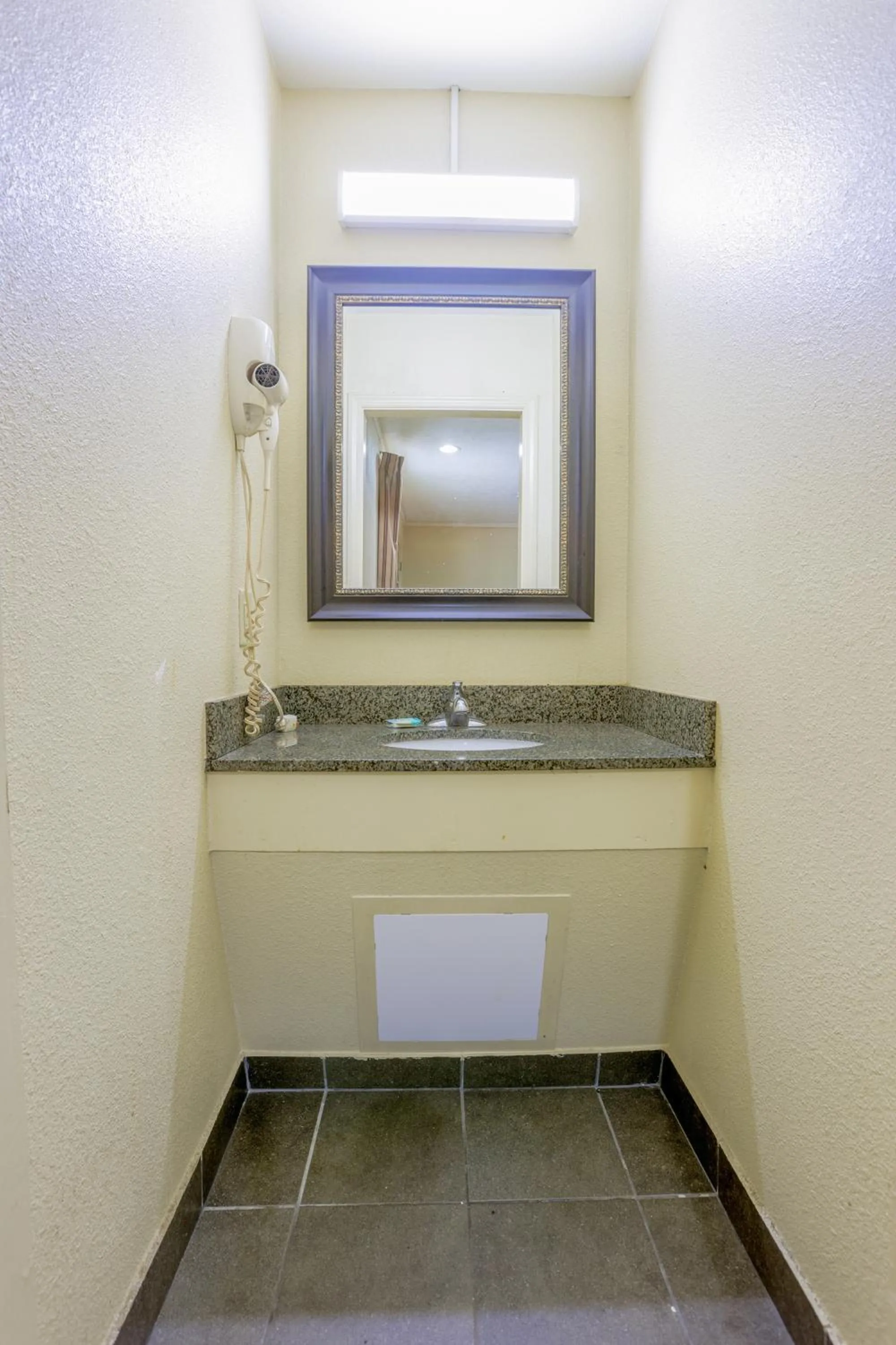 Bathroom in Budget Inn By OYO Natural Bridge I-81