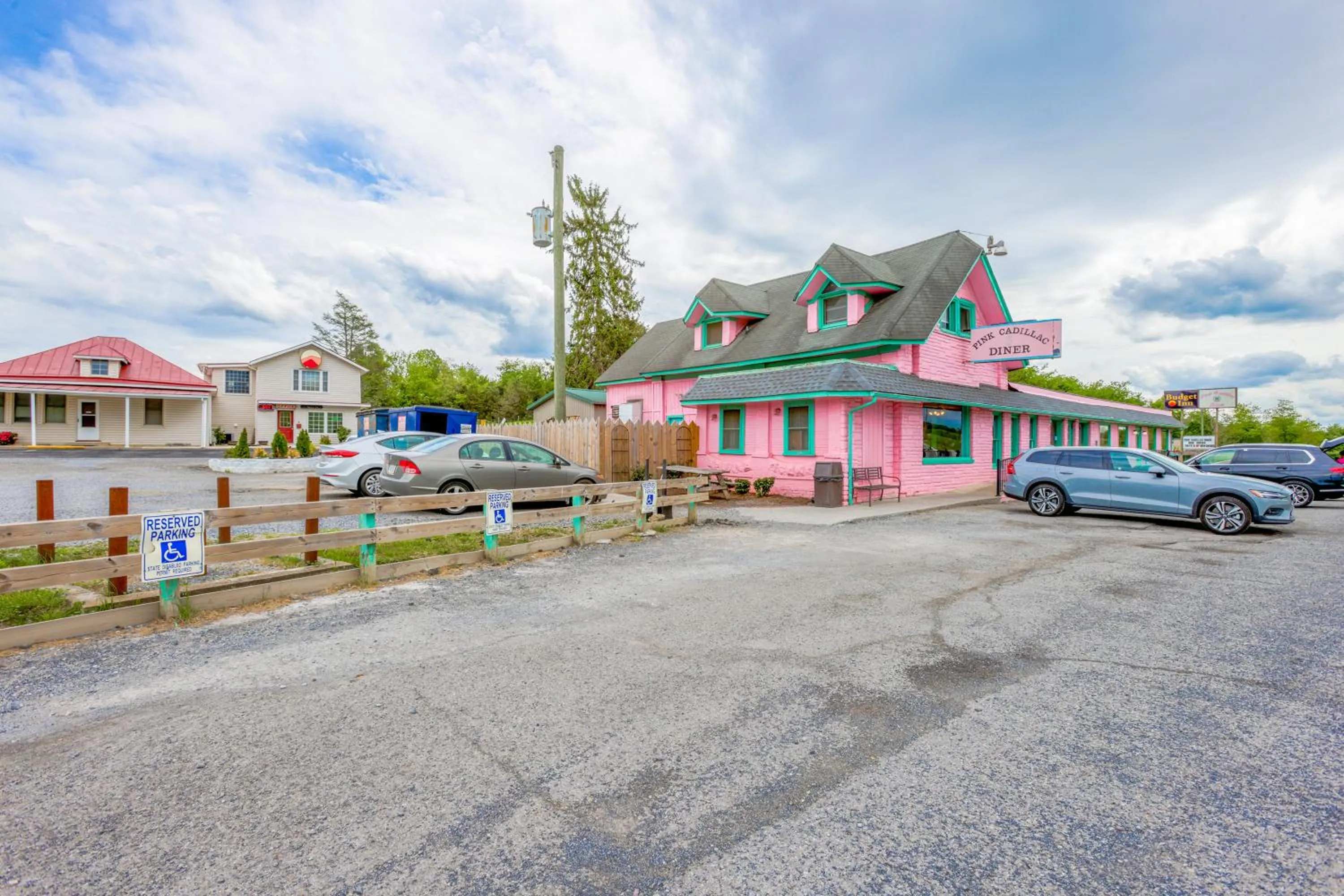 Facade/entrance in Budget Inn By OYO Natural Bridge I-81