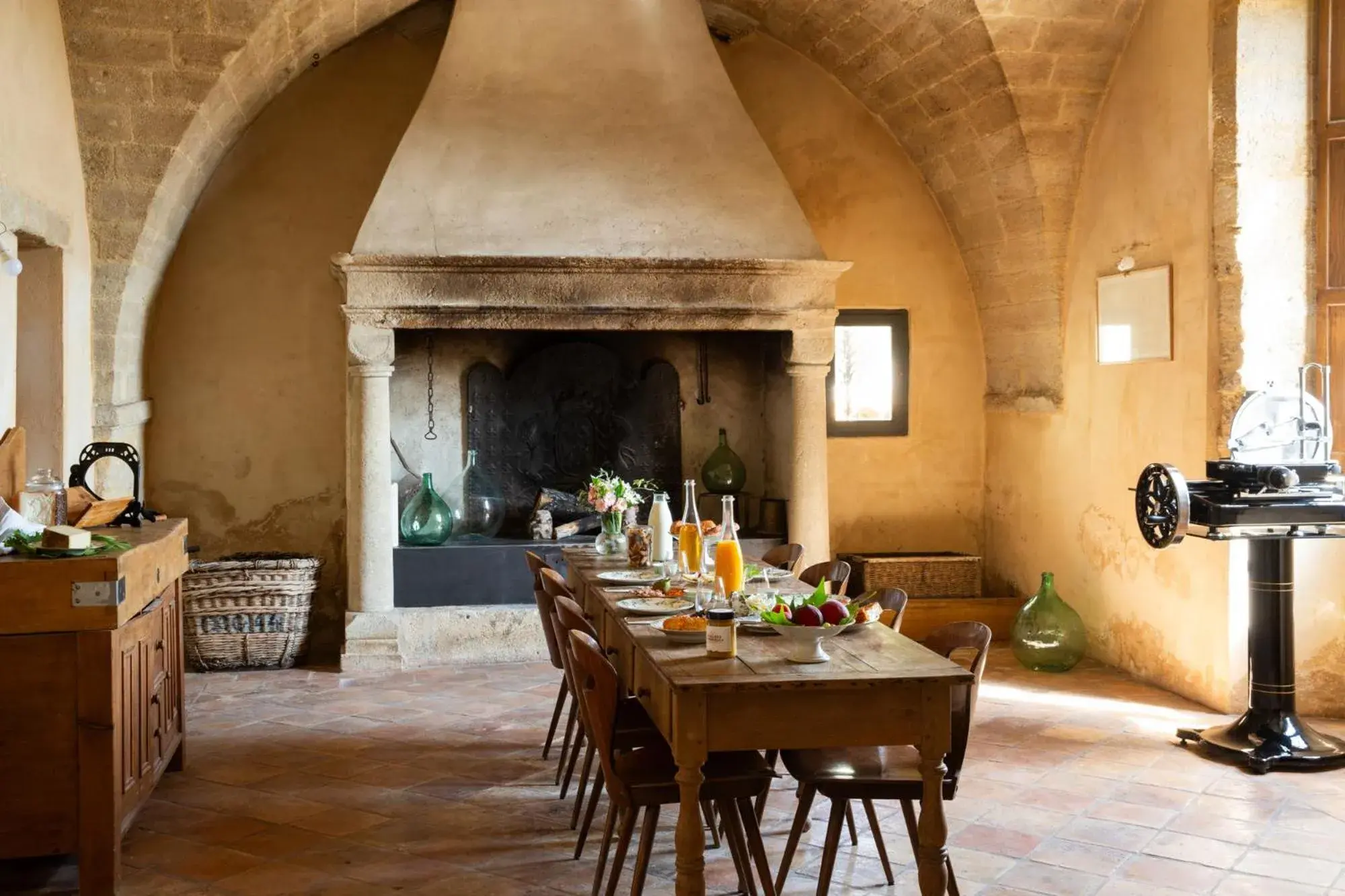 Family Room with Garden View - single occupancy in Prieuré Saint-Nicolas - Les Maisons Family Room with Garden View - single occupancy in Prieuré Saint-Nicolas - Les Maisons