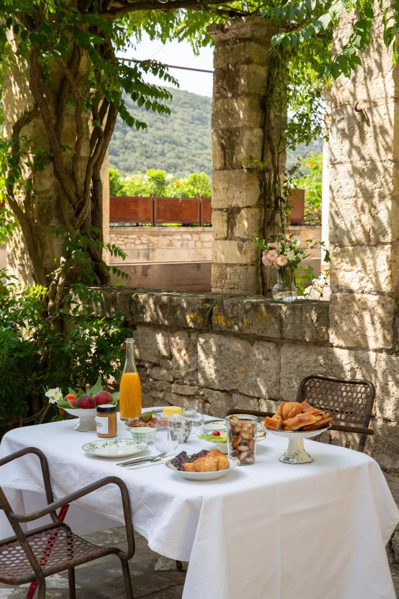 Patio in Prieuré Saint-Nicolas - Les Maisons