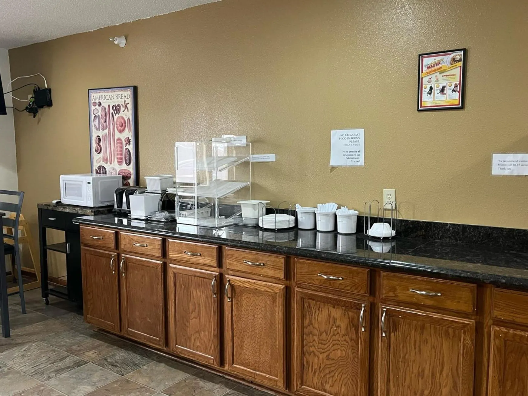 Breakfast in West Point Inn & Suits