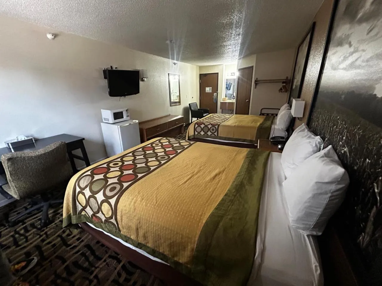 Bedroom, Bed in West Point Inn & Suits