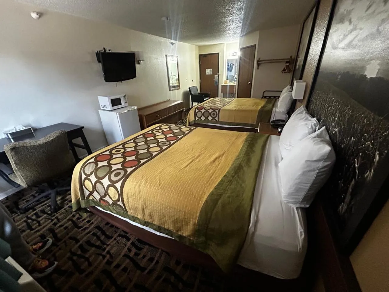 Bedroom, Bed in West Point Inn & Suits