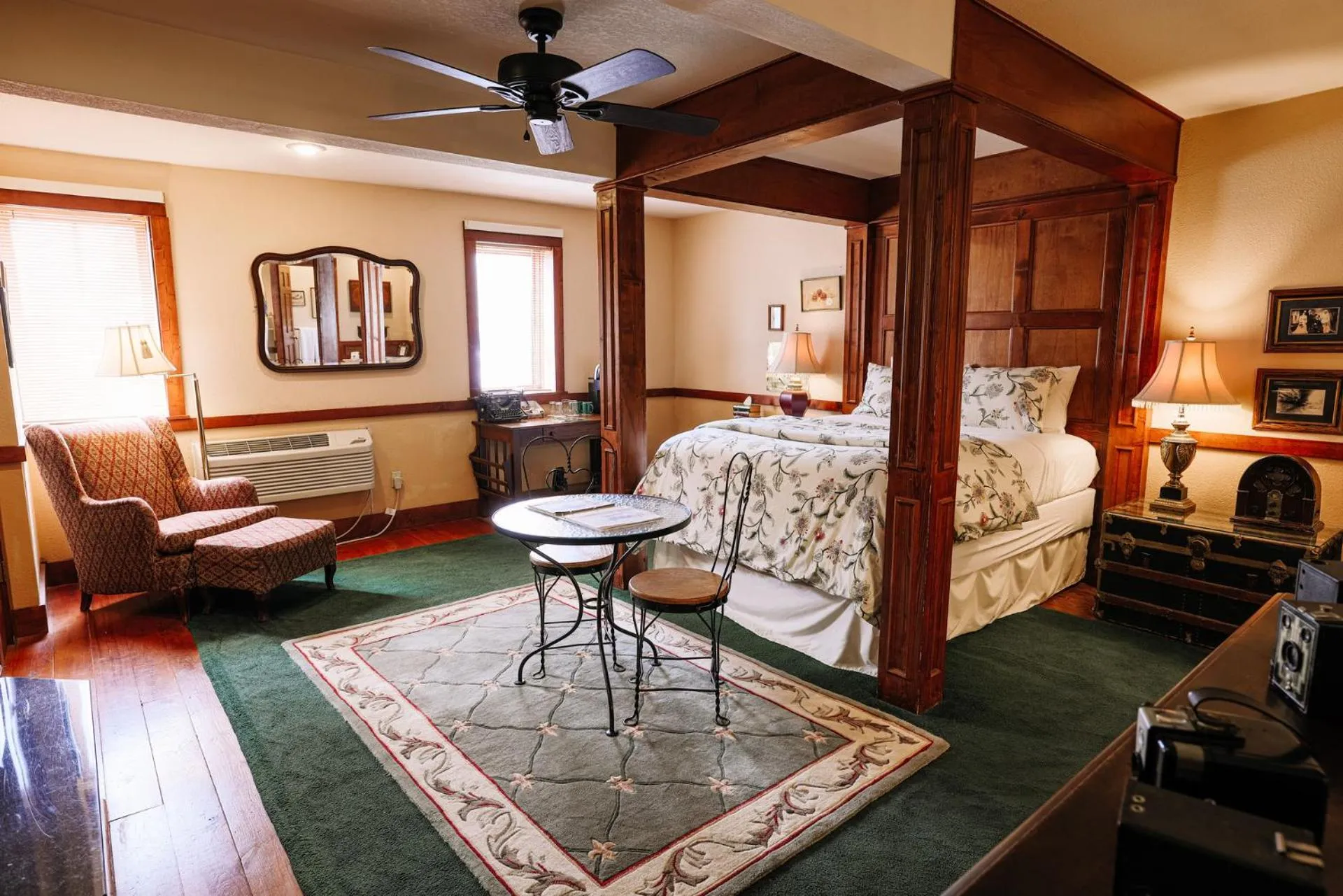 Bedroom in Walnut Street Inn