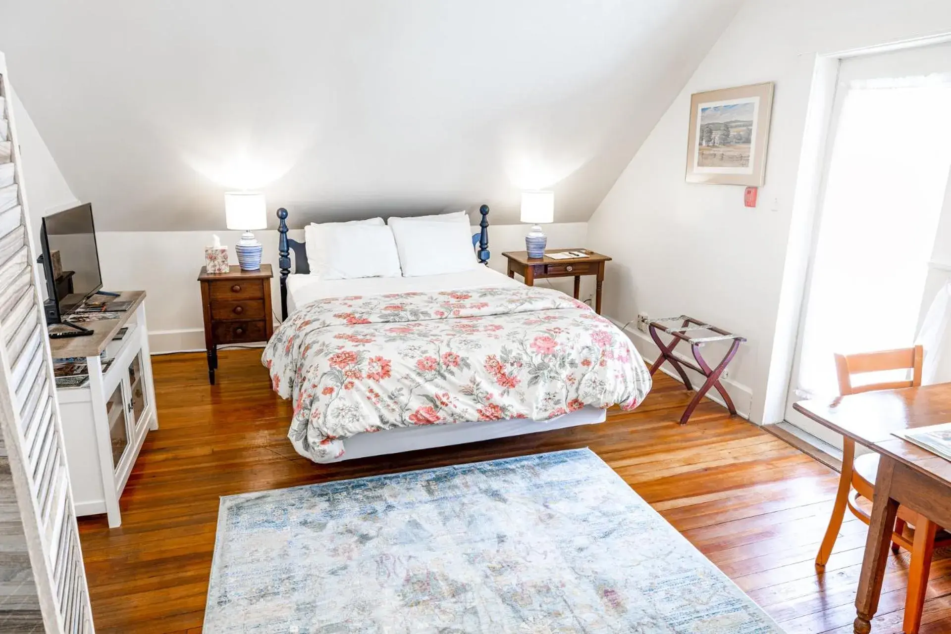 Budget Double Room in Walnut Street Inn Budget Double Room in Walnut Street Inn