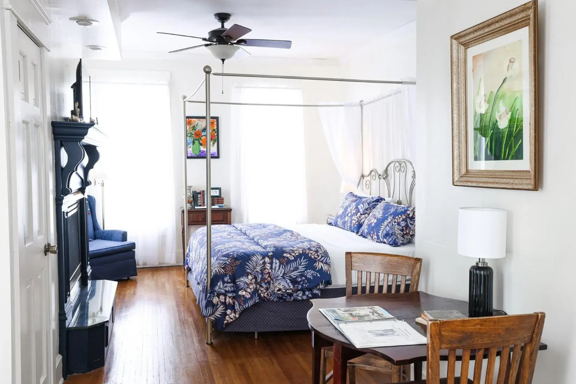 King Room with Balcony in Walnut Street Inn King Room with Balcony in Walnut Street Inn