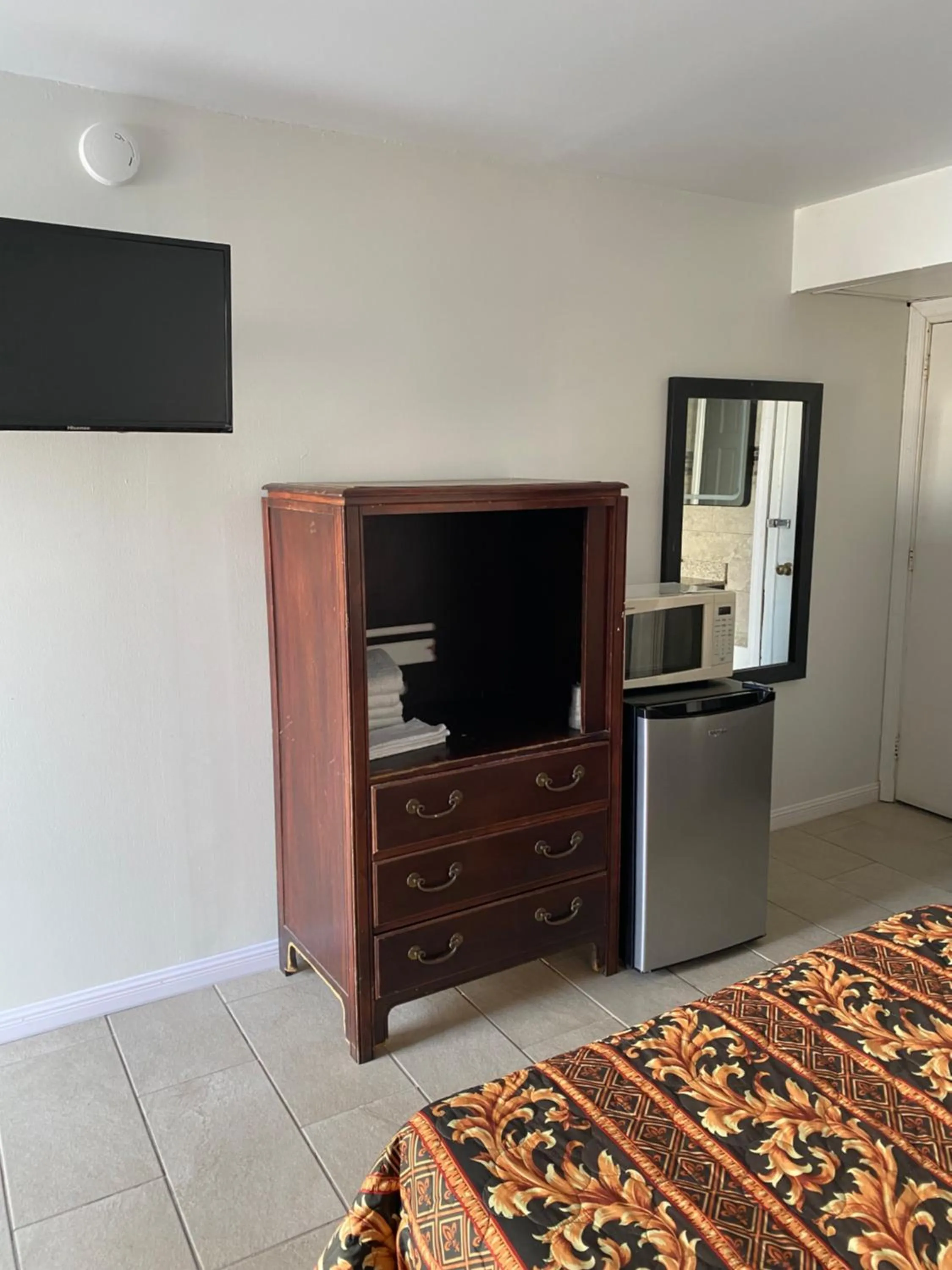 TV and multimedia in Dry Dock Motel