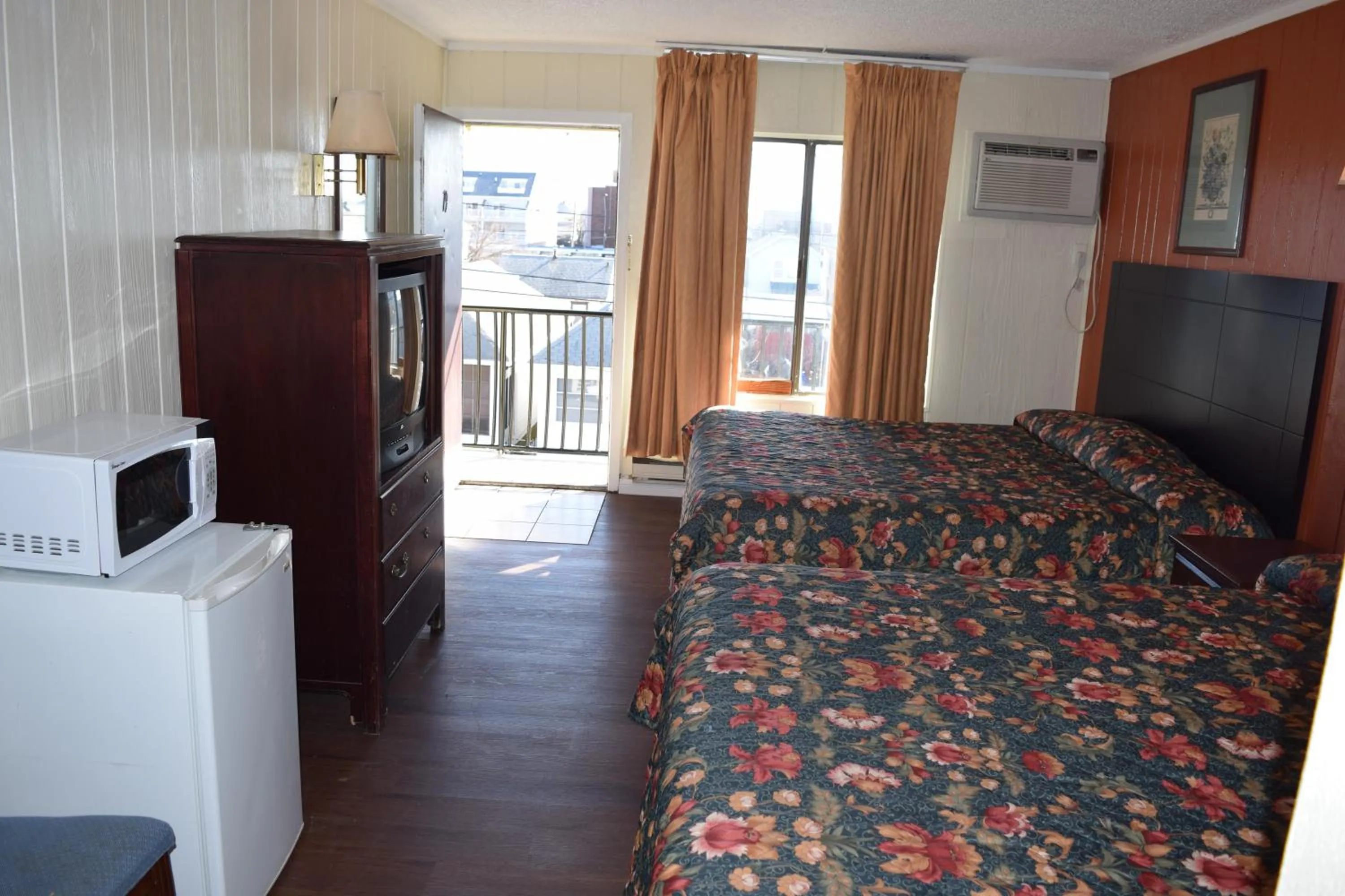 Day, Bed in Dry Dock Motel