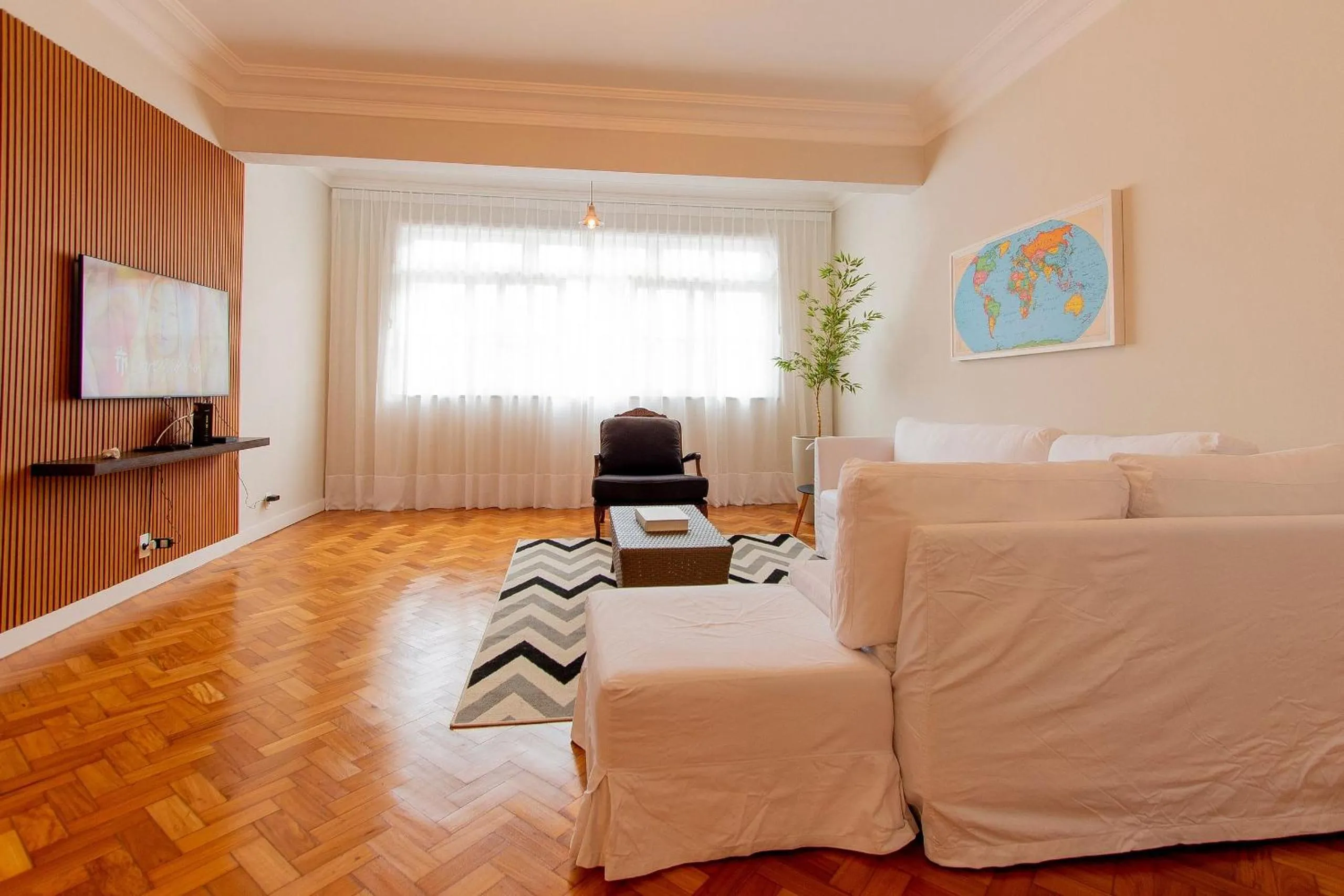 Communal lounge/ TV room, Bed in Exclusivo 3Qtos c/ Garagem em Copacabana, conforto