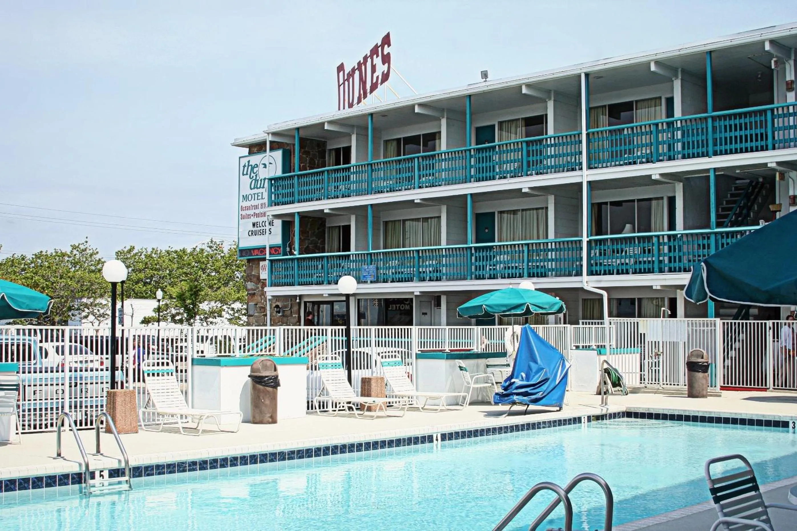 Facade/entrance in Dunes Court