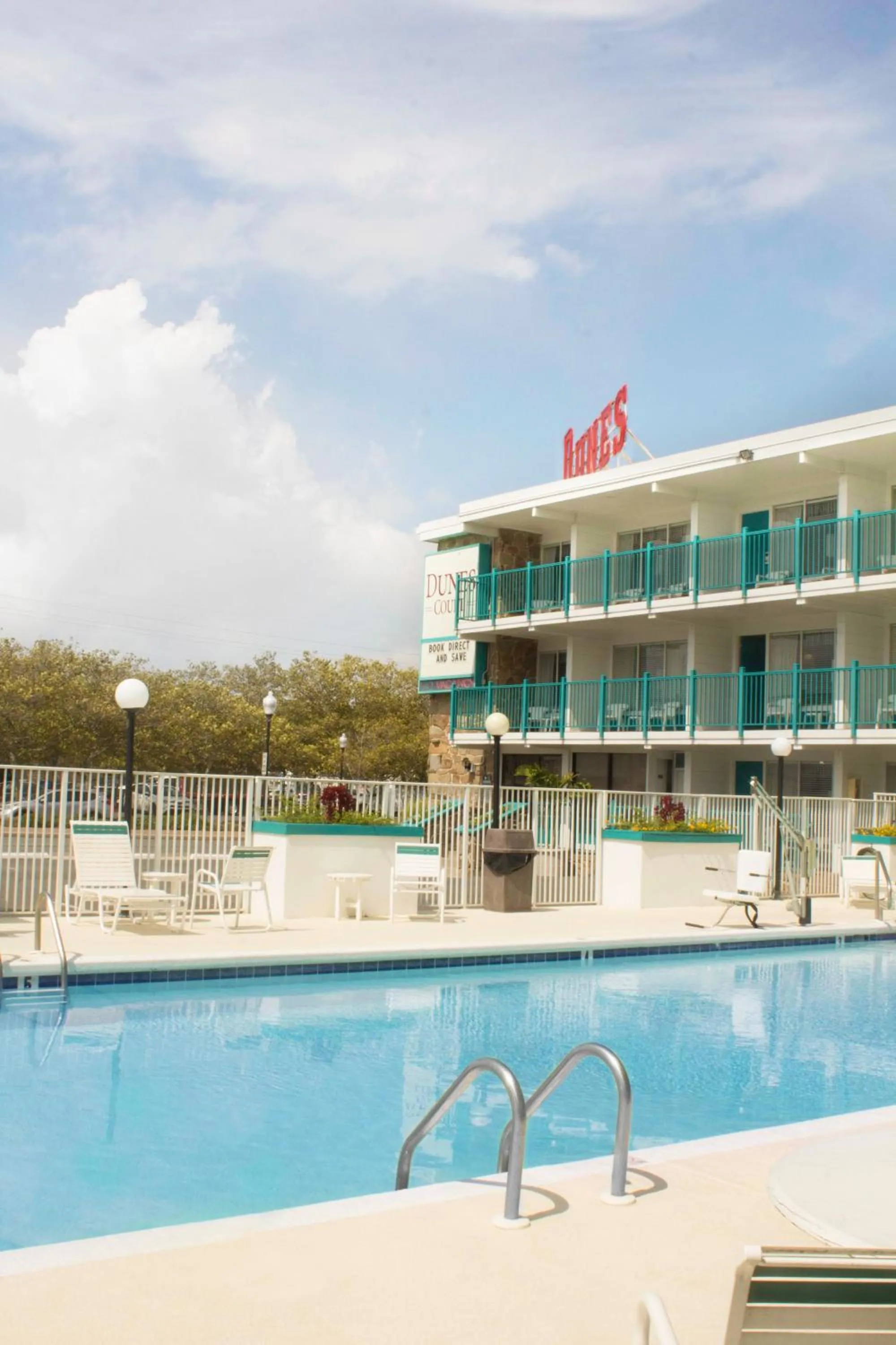 Swimming pool in Dunes Court