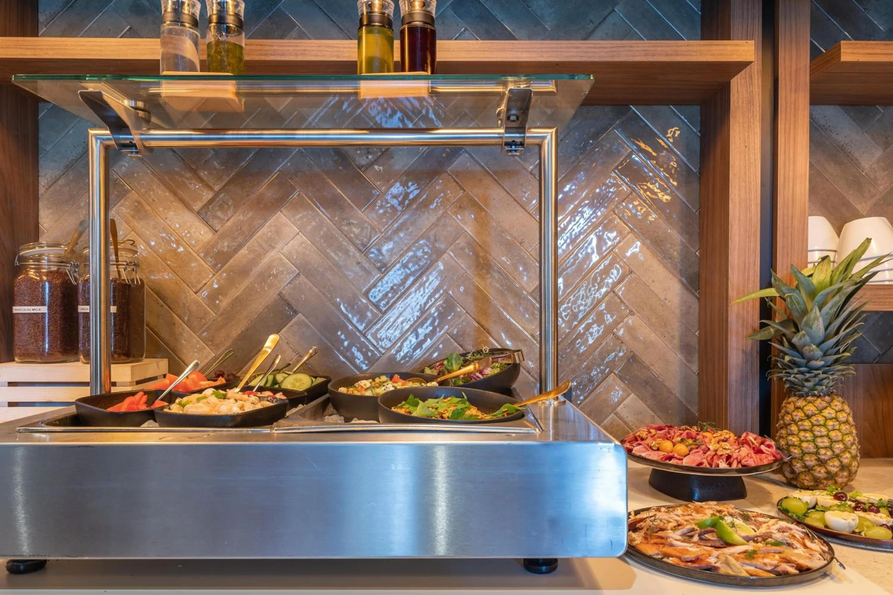 Restaurant/places to eat in Leonardo Hotel Breda City Center