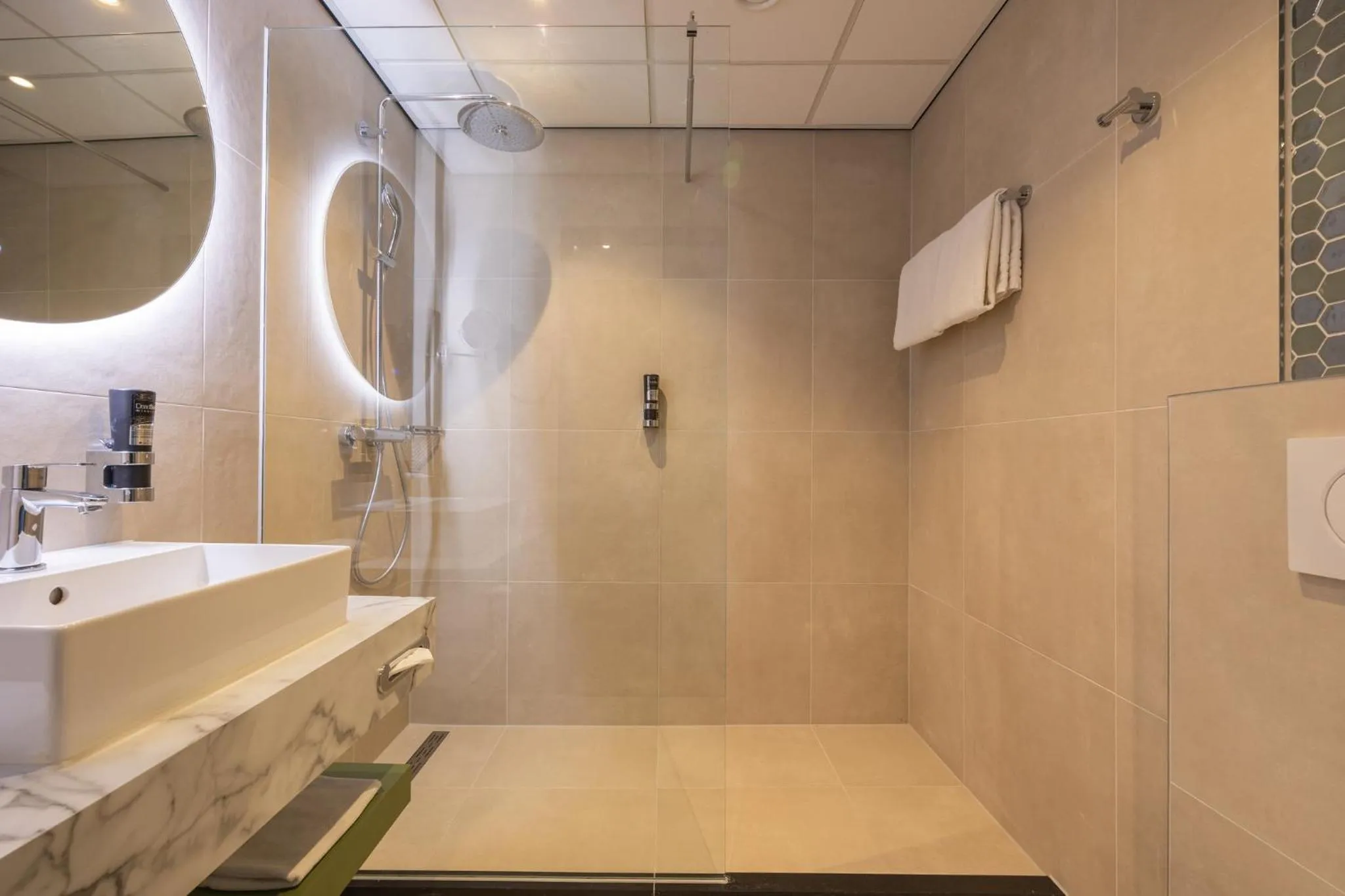 Bathroom in Leonardo Hotel Breda City Center