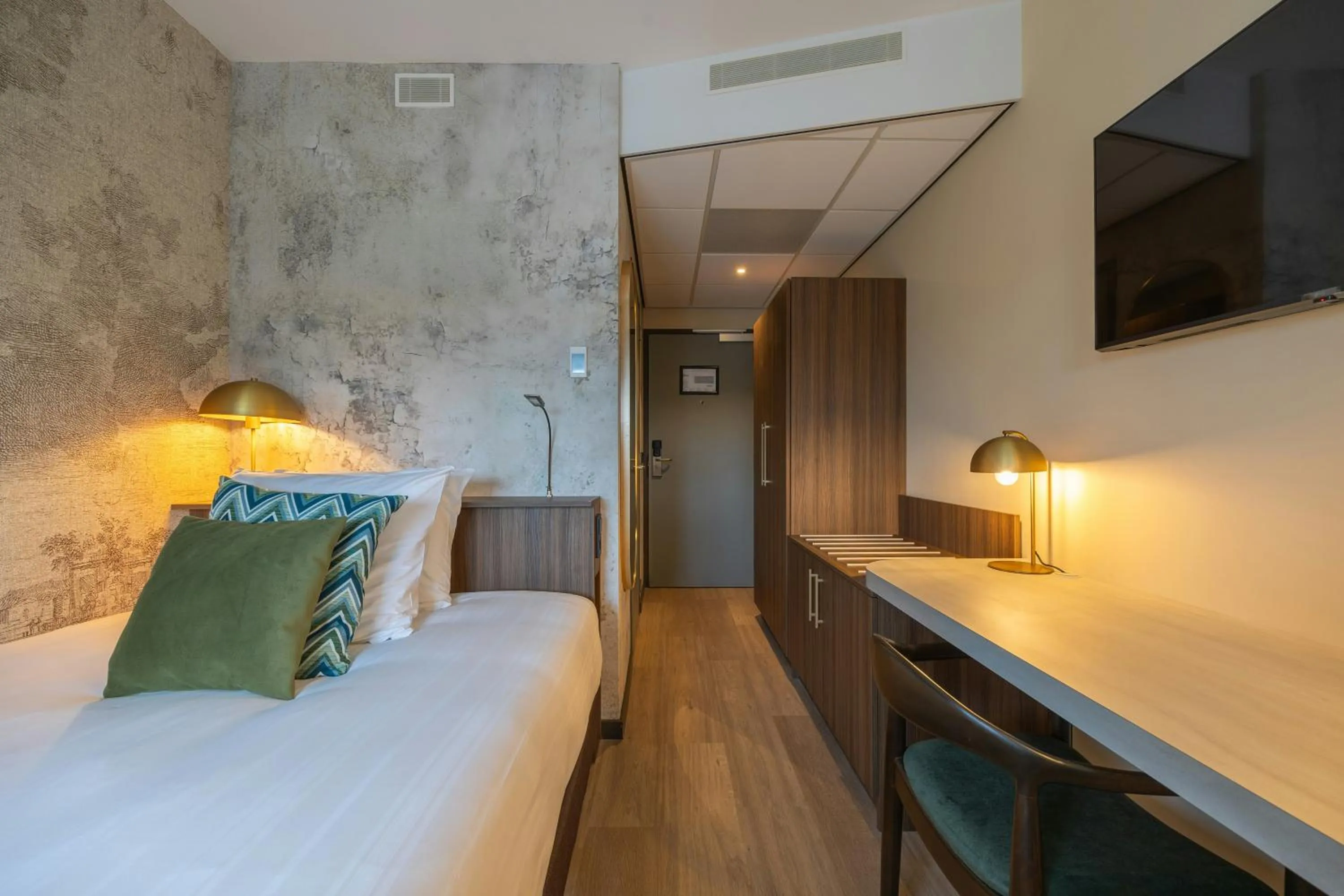 Photo of the whole room, Bed in Leonardo Hotel Breda City Center