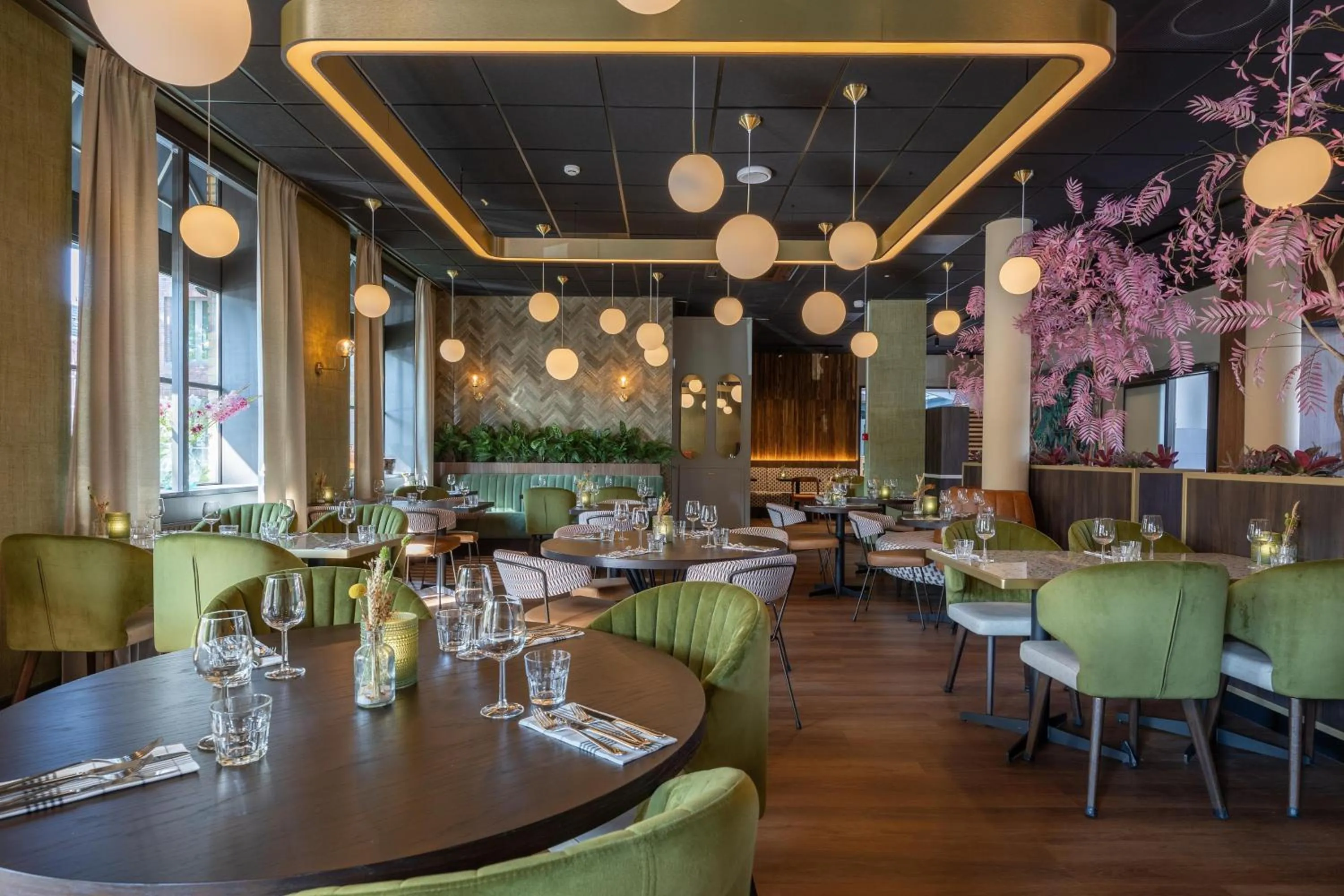 Restaurant/places to eat in Leonardo Hotel Breda City Center