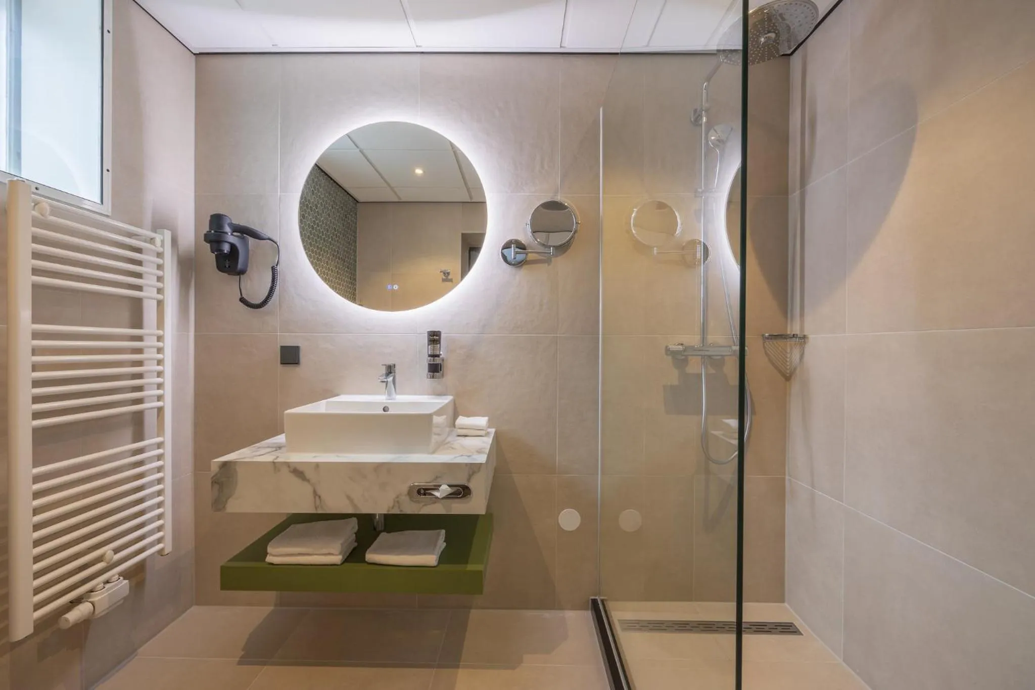 Bathroom in Leonardo Hotel Breda City Center