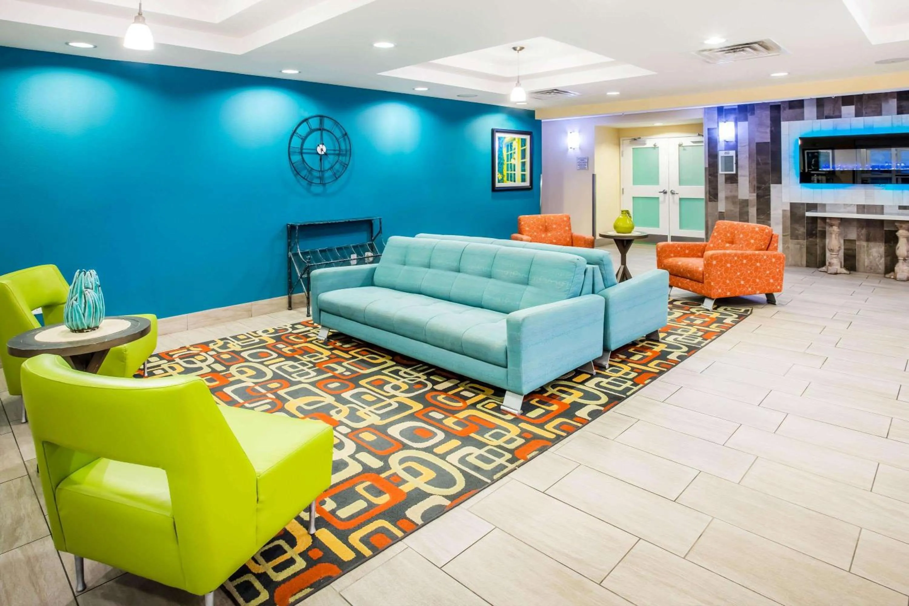 Lobby or reception in La Quinta by Wyndham Rochester Mayo Clinic Area South