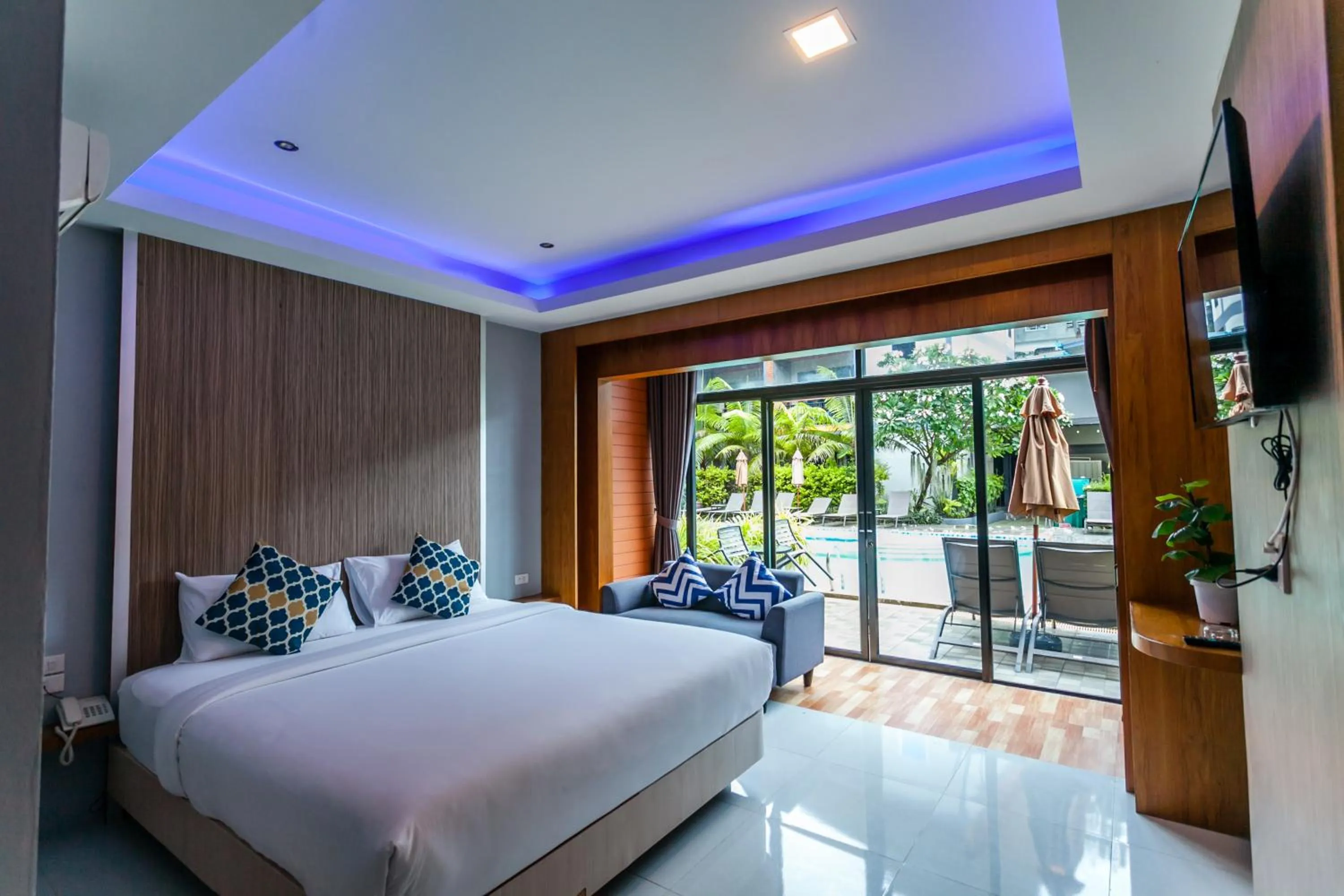 Bedroom, Bed in Coco Bella Hotel