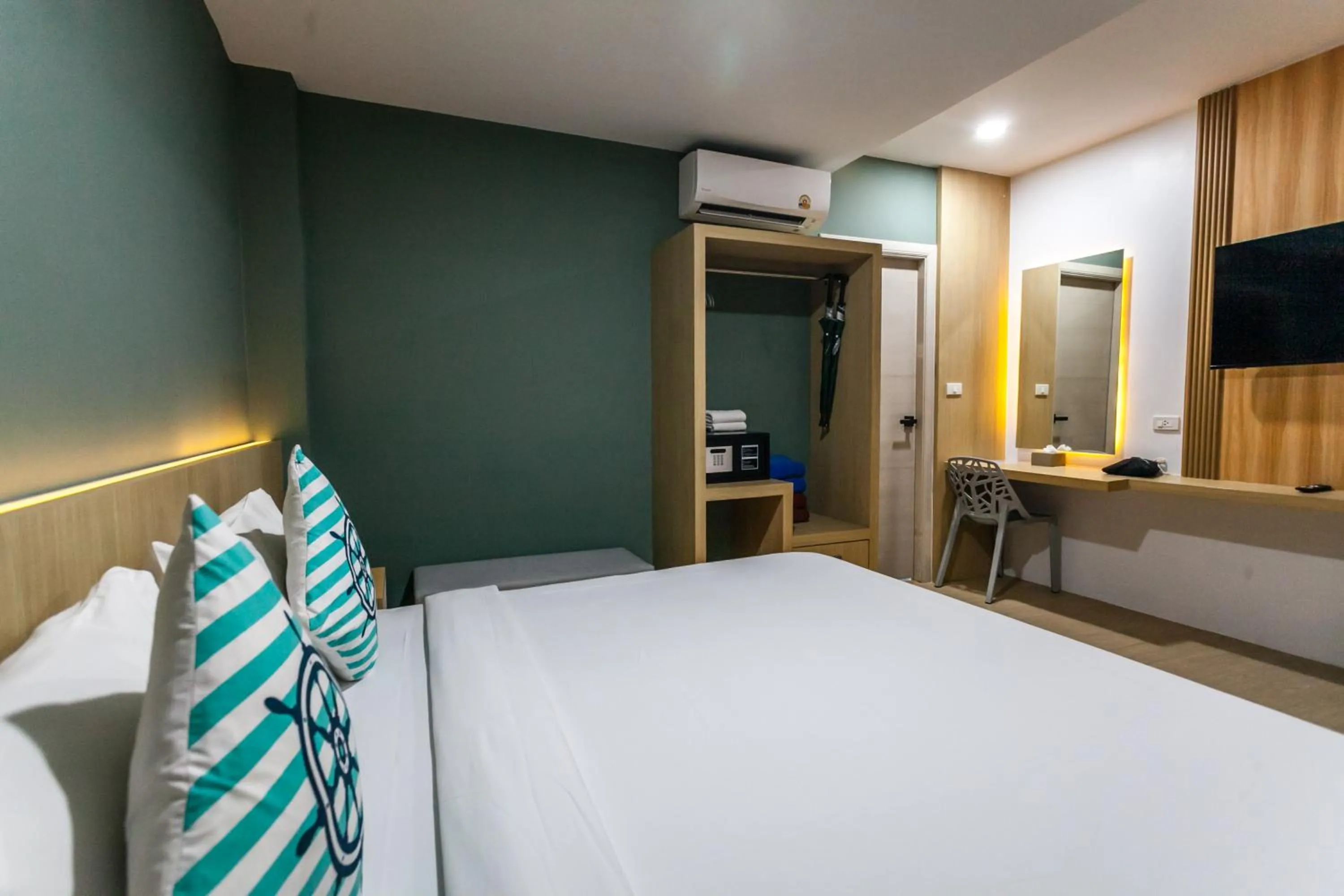 Photo of the whole room, Bed in Coco Bella Hotel