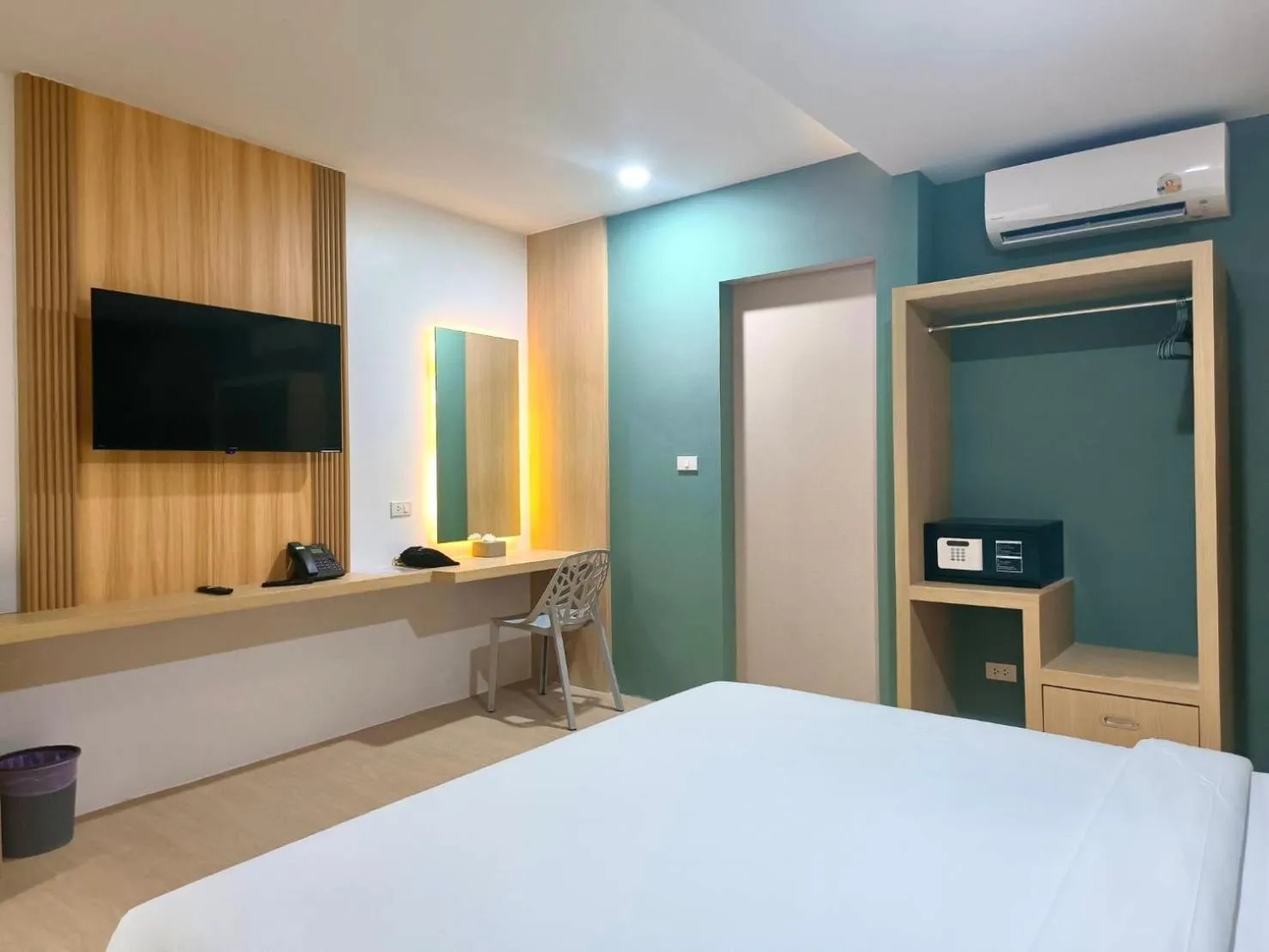 Photo of the whole room, Bed in Coco Bella Hotel