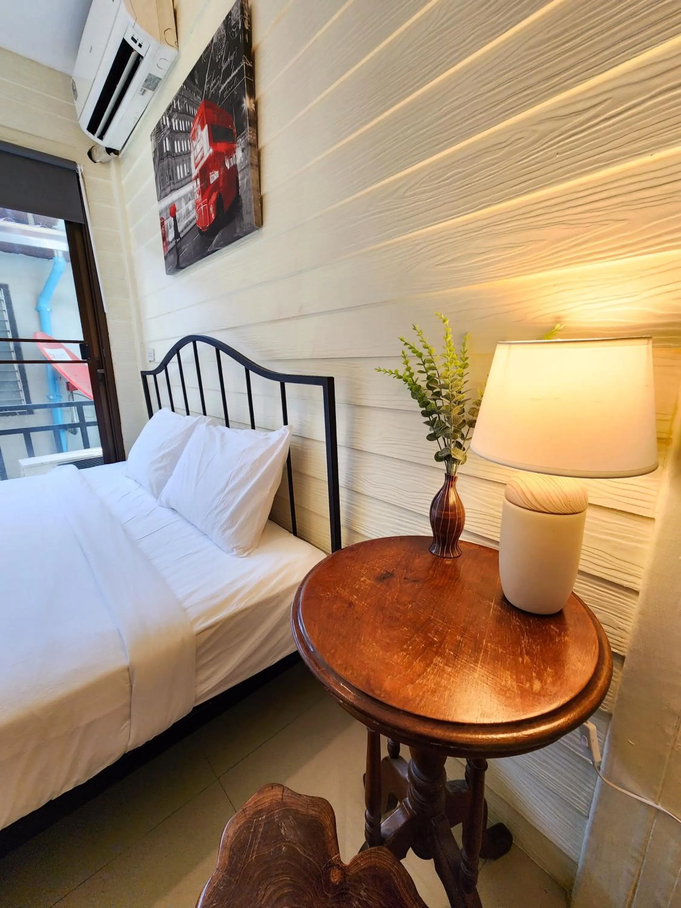 Bedroom, Bed in Back Home Backpackers Hostel