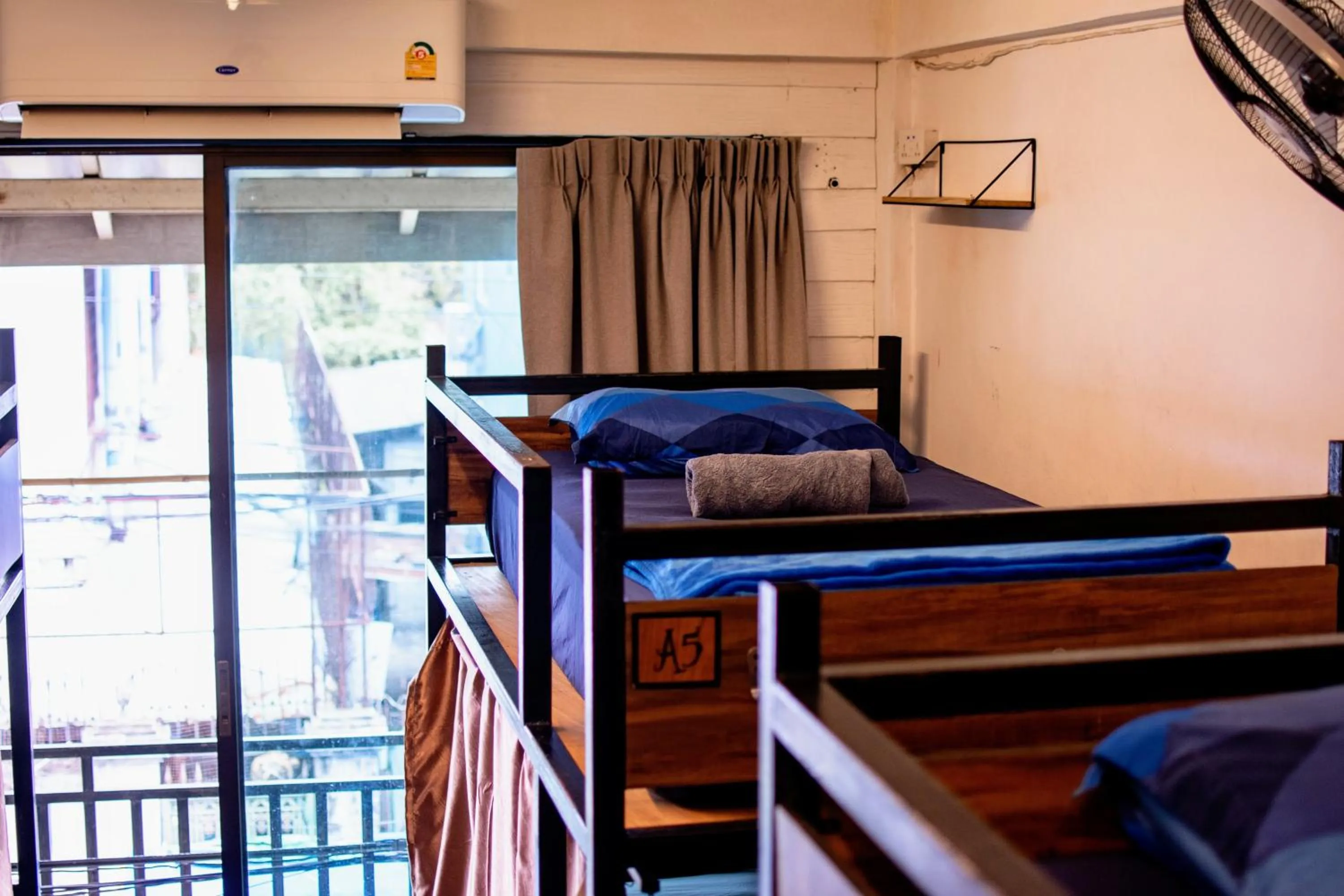 bunk bed, Bed in Back Home Backpackers Hostel