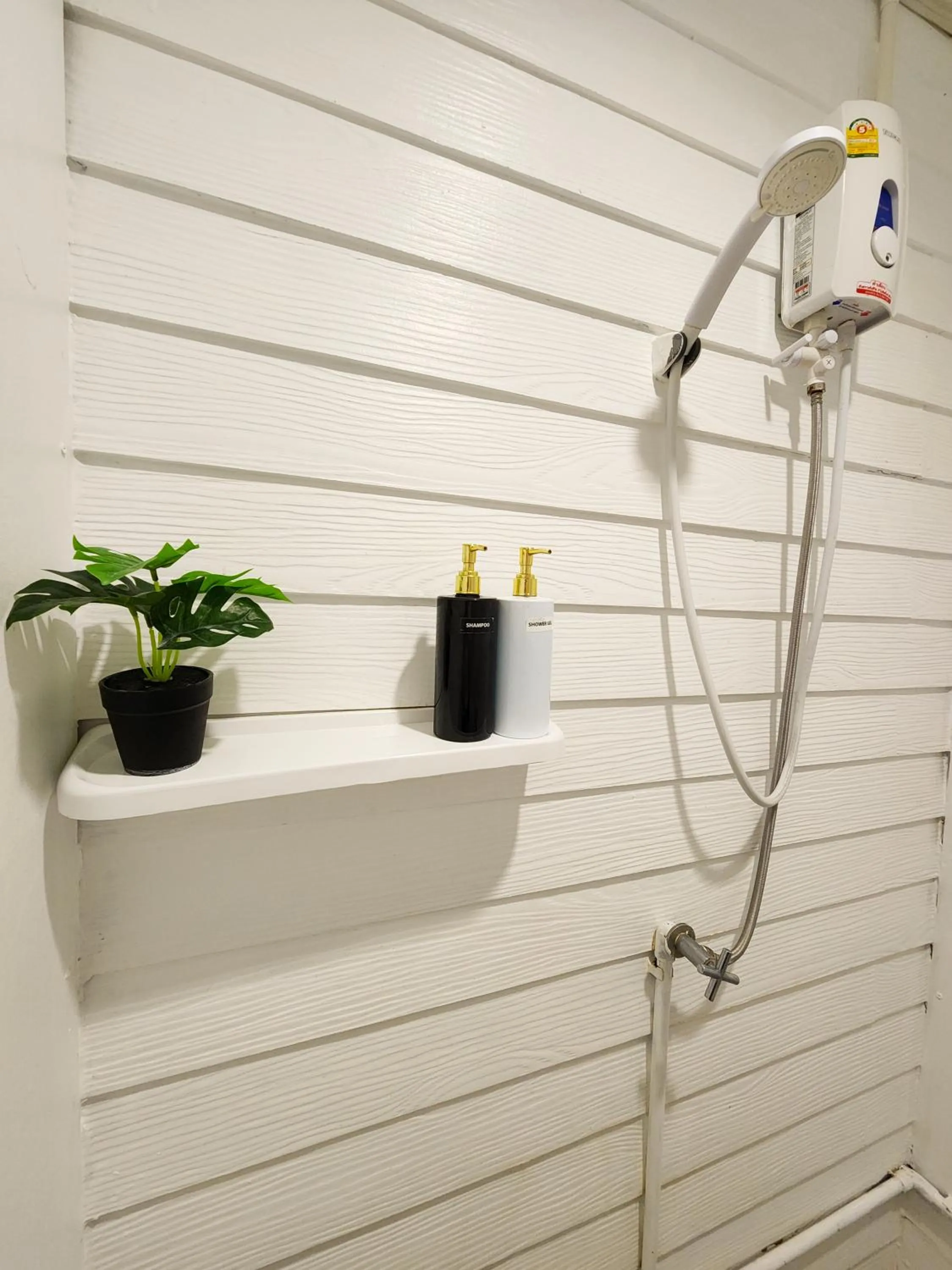 Shower in Back Home Backpackers Hostel