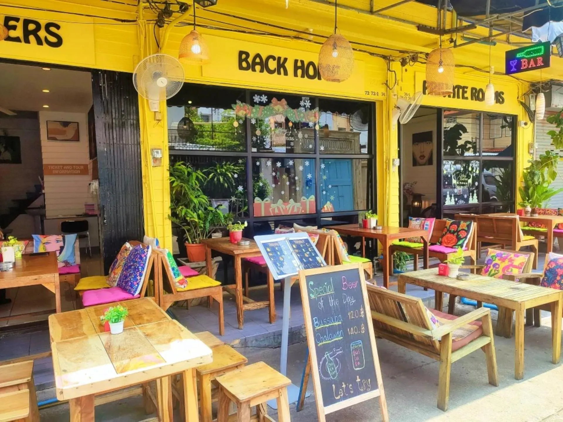 Restaurant/places to eat in Back Home Backpackers Hostel
