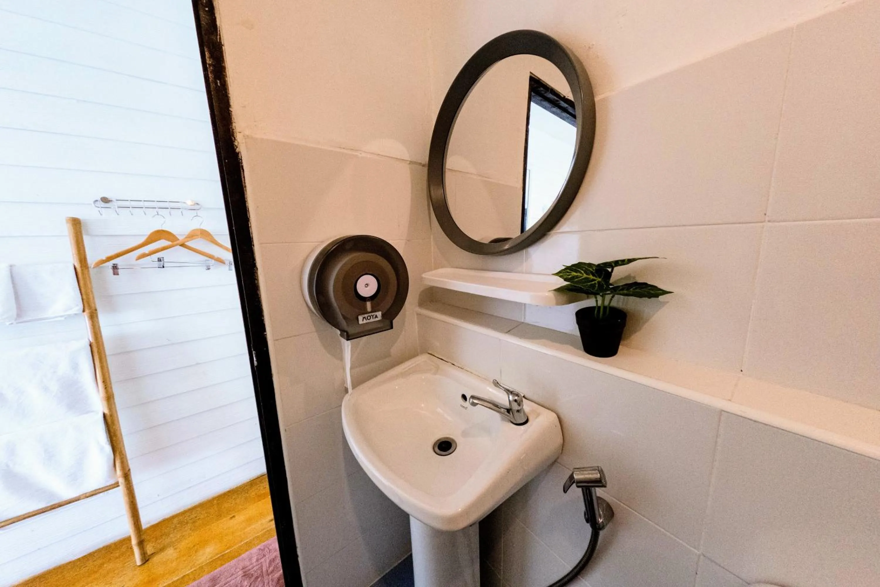 Bathroom in Back Home Backpackers Hostel