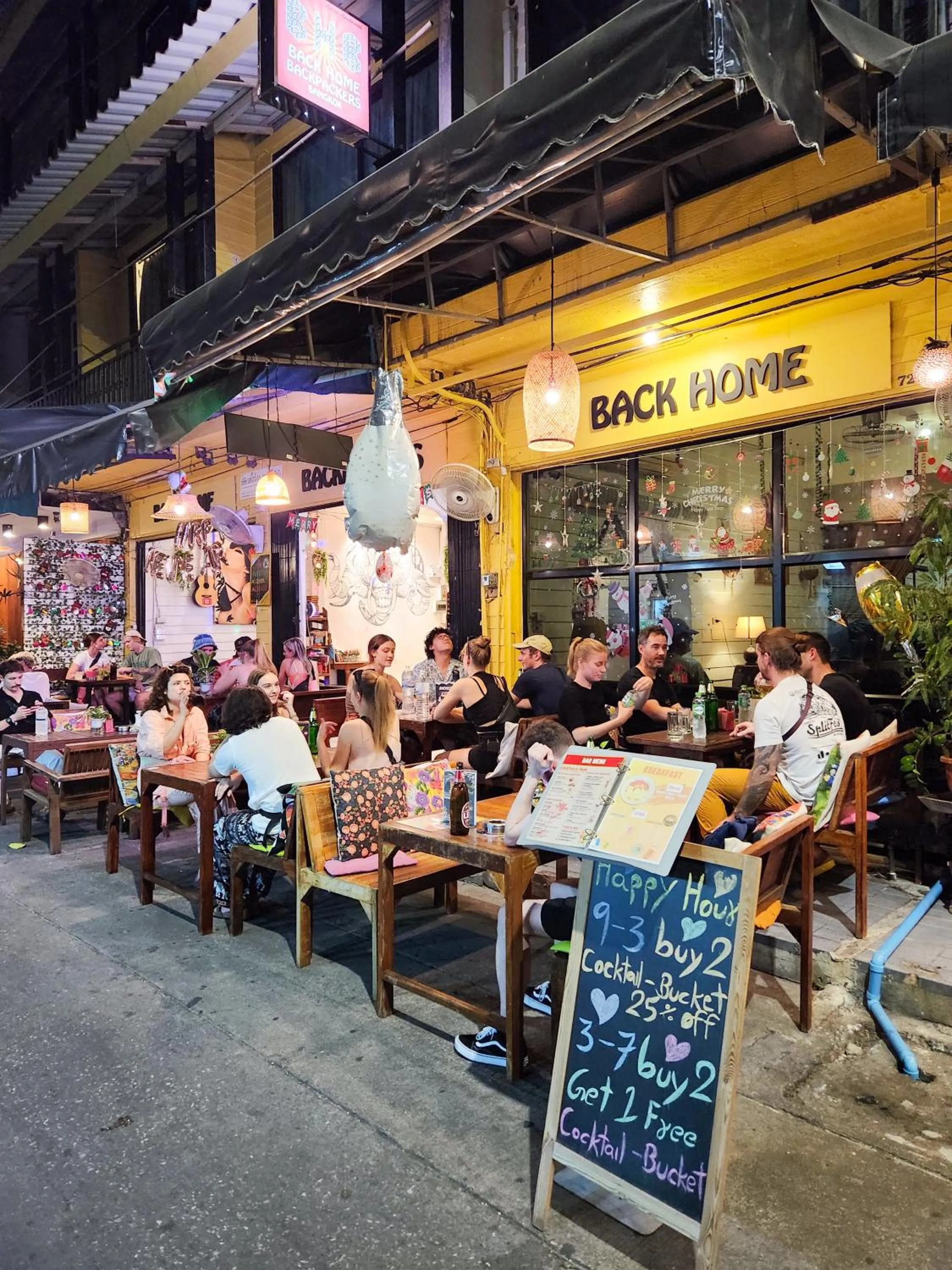 Restaurant/places to eat in Back Home Backpackers Hostel