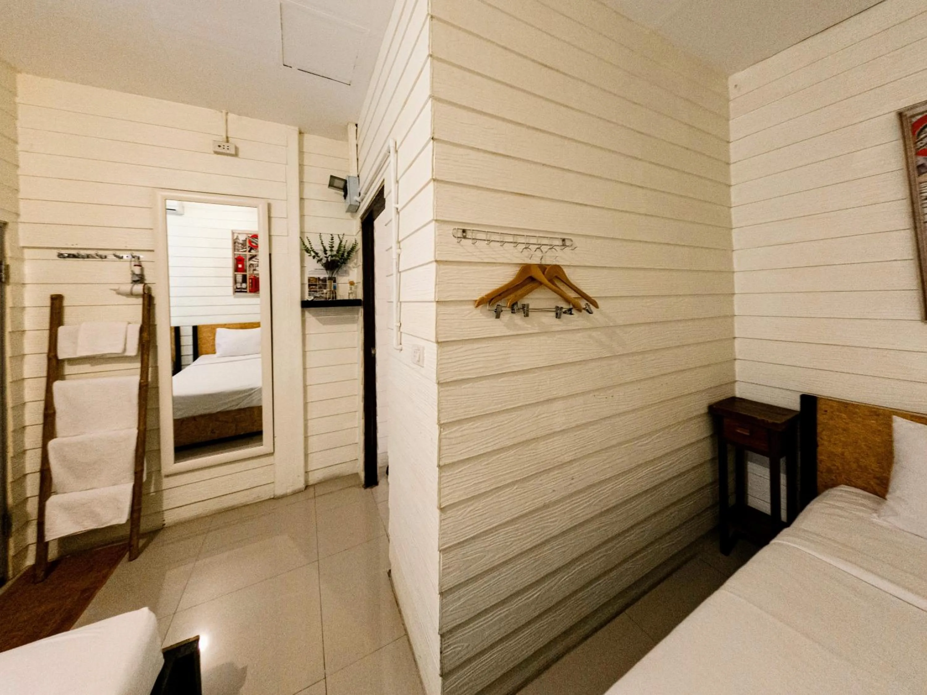 Photo of the whole room, Bed in Back Home Backpackers Hostel