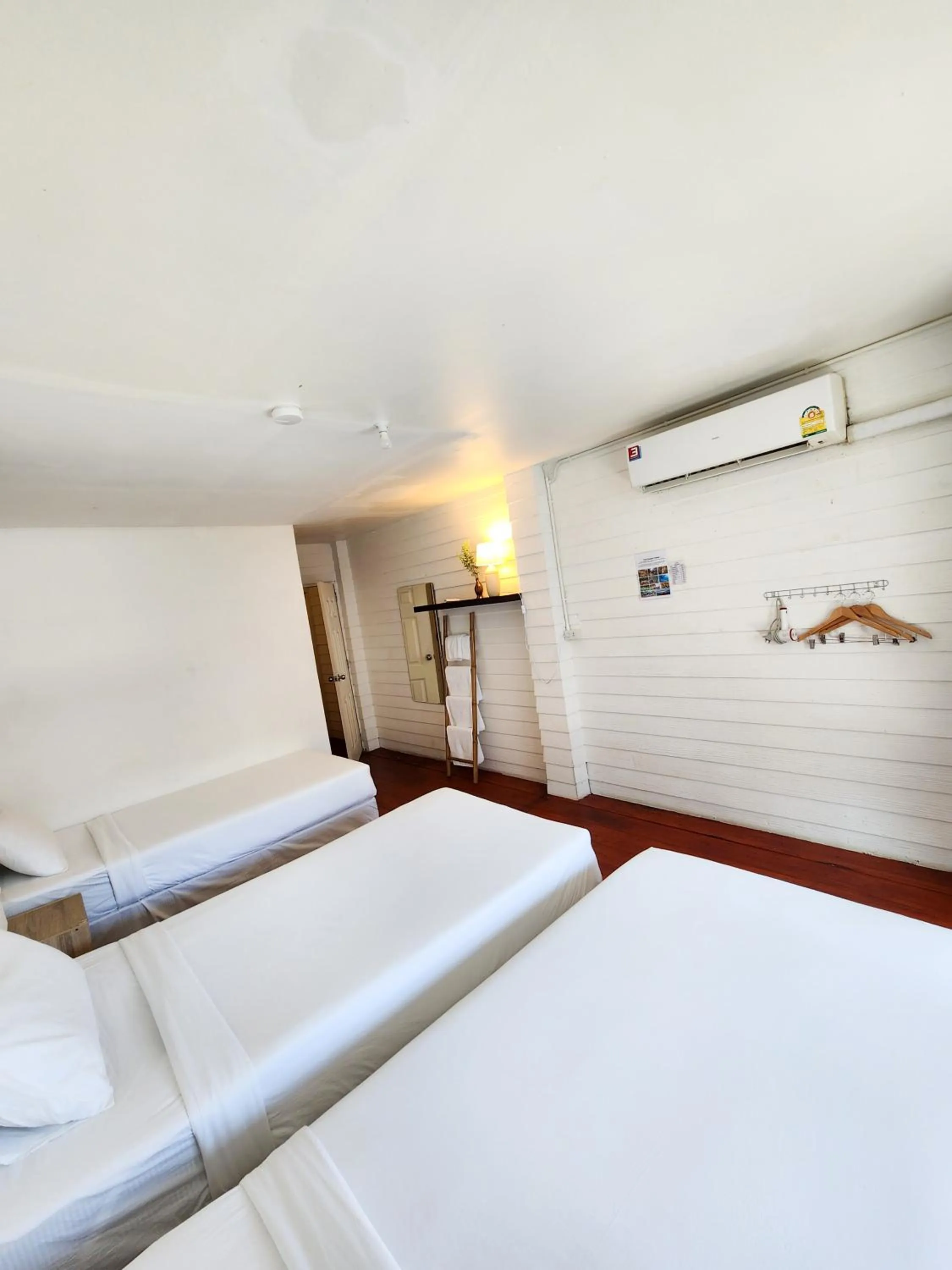 Bedroom, Bed in Back Home Backpackers Hostel