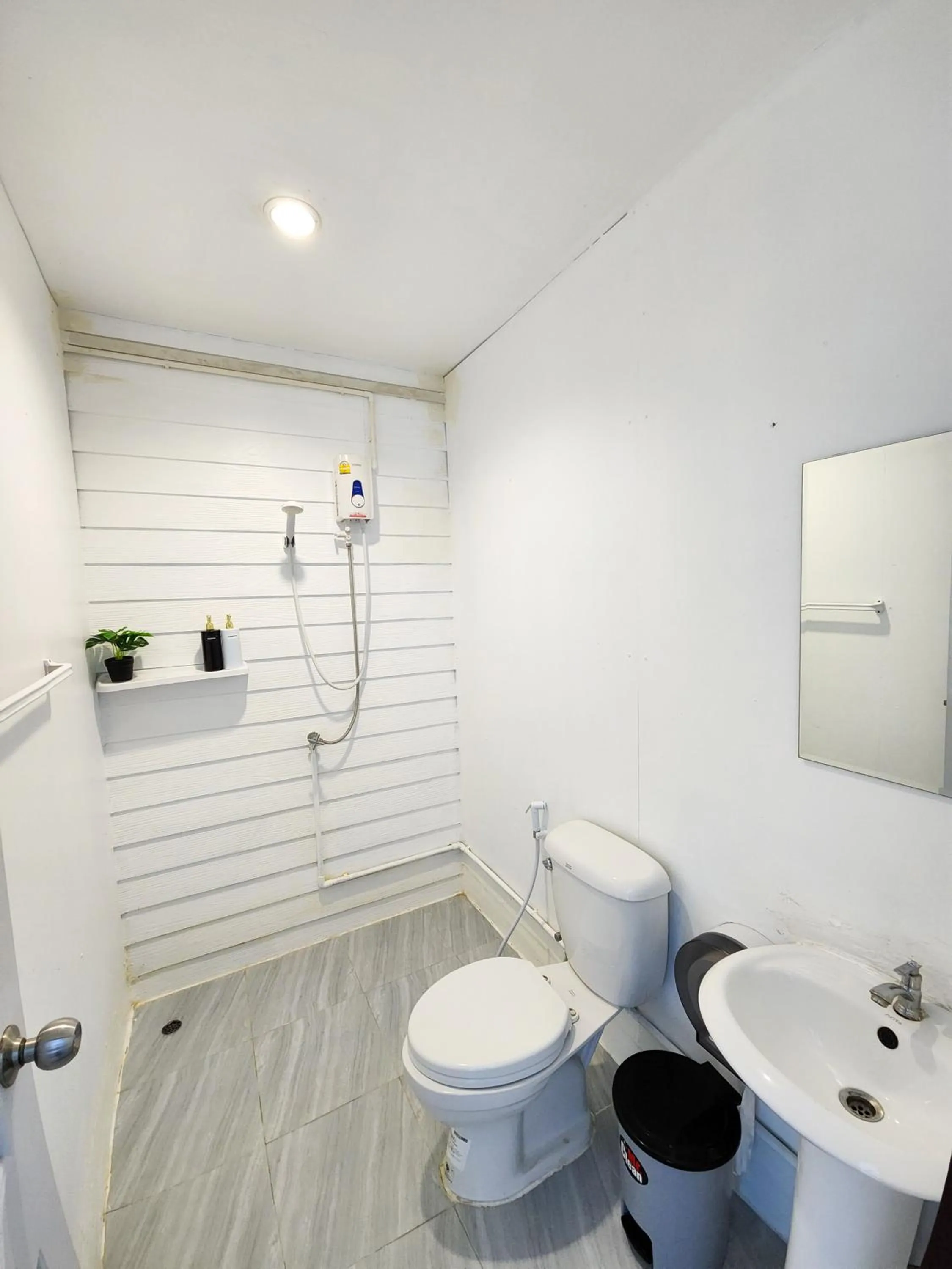 Bathroom in Back Home Backpackers Hostel