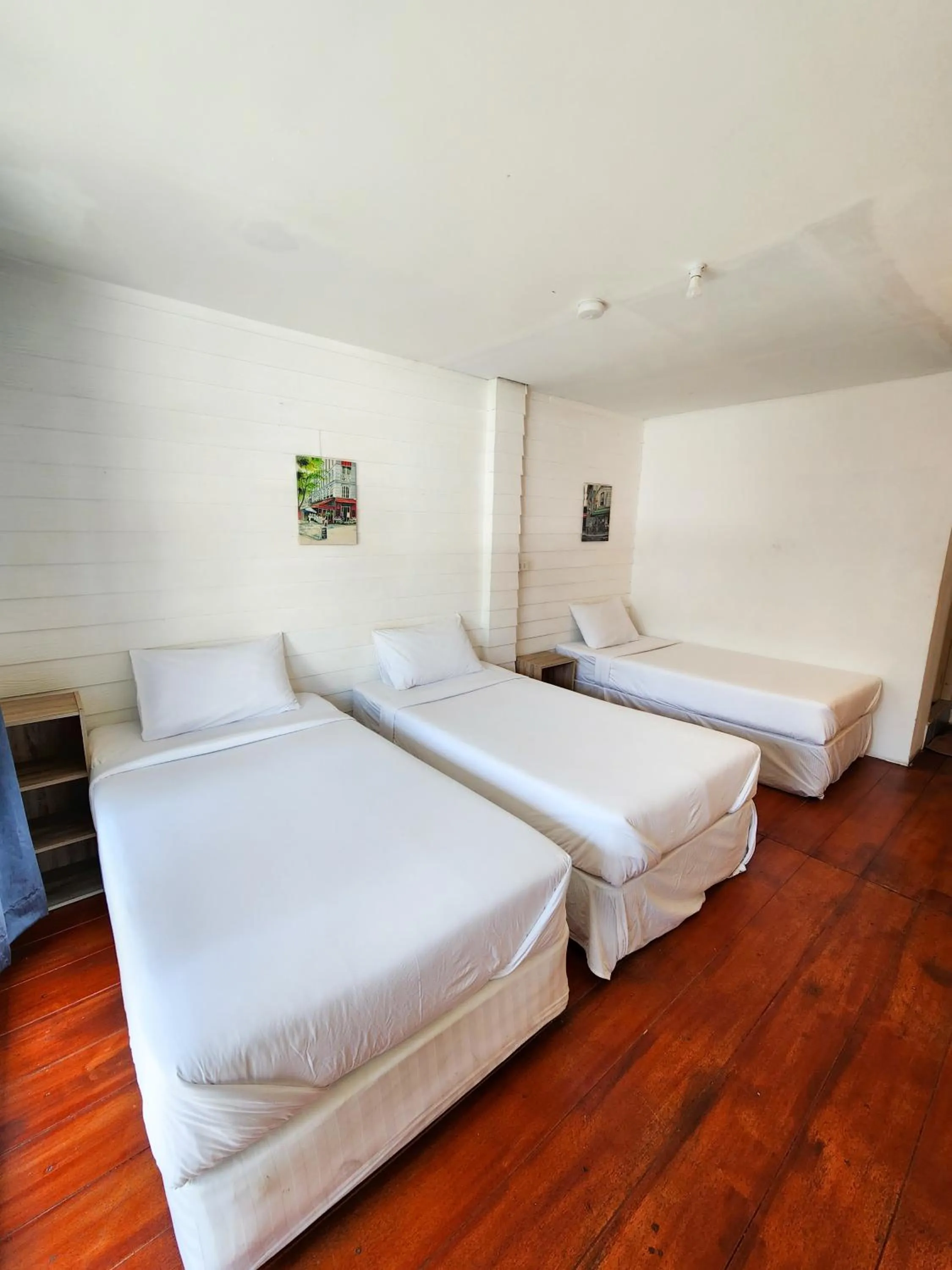 Bedroom, Bed in Back Home Backpackers Hostel