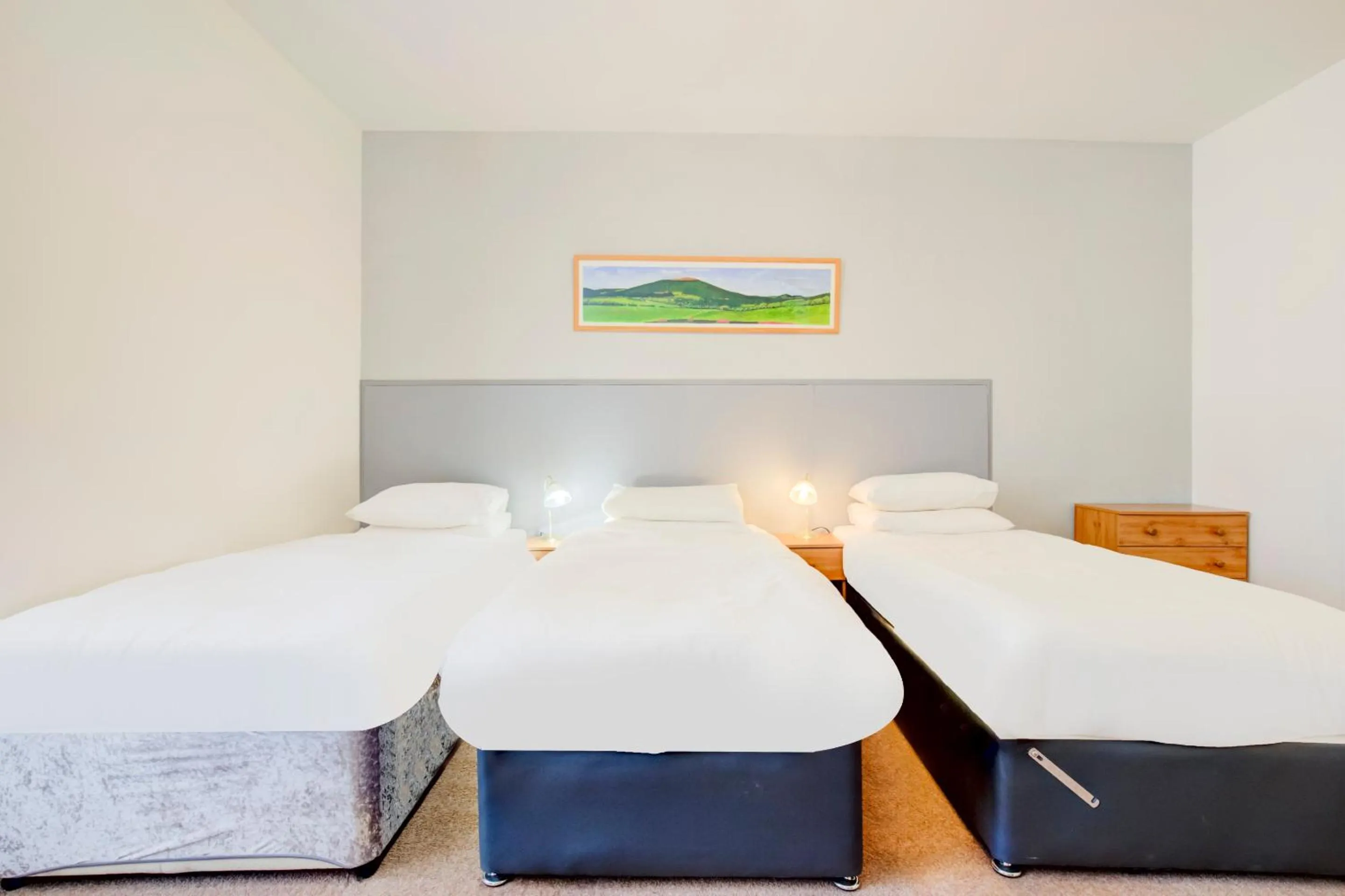 Photo of the whole room in OYO Eastbank Hotel, Speyside Scotland