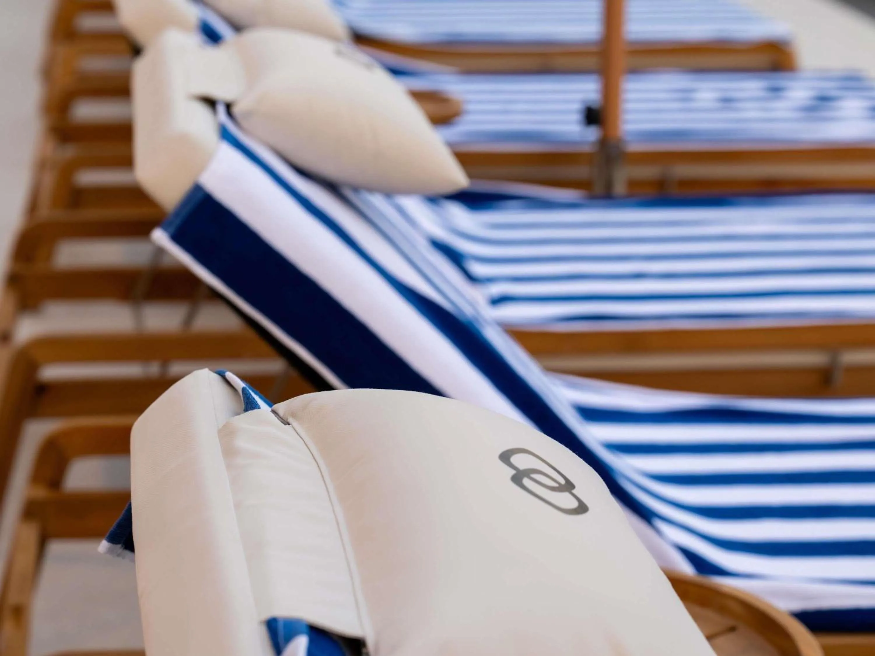 Lounge or bar in Sofitel Dubai Downtown