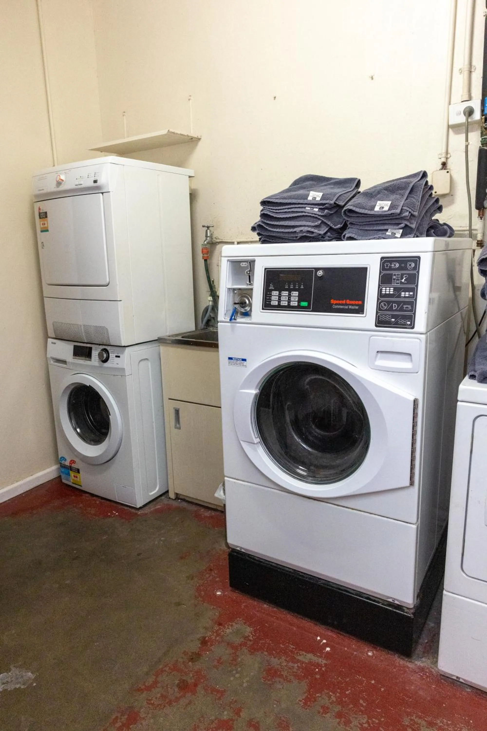 laundry in Golden Hills Motel