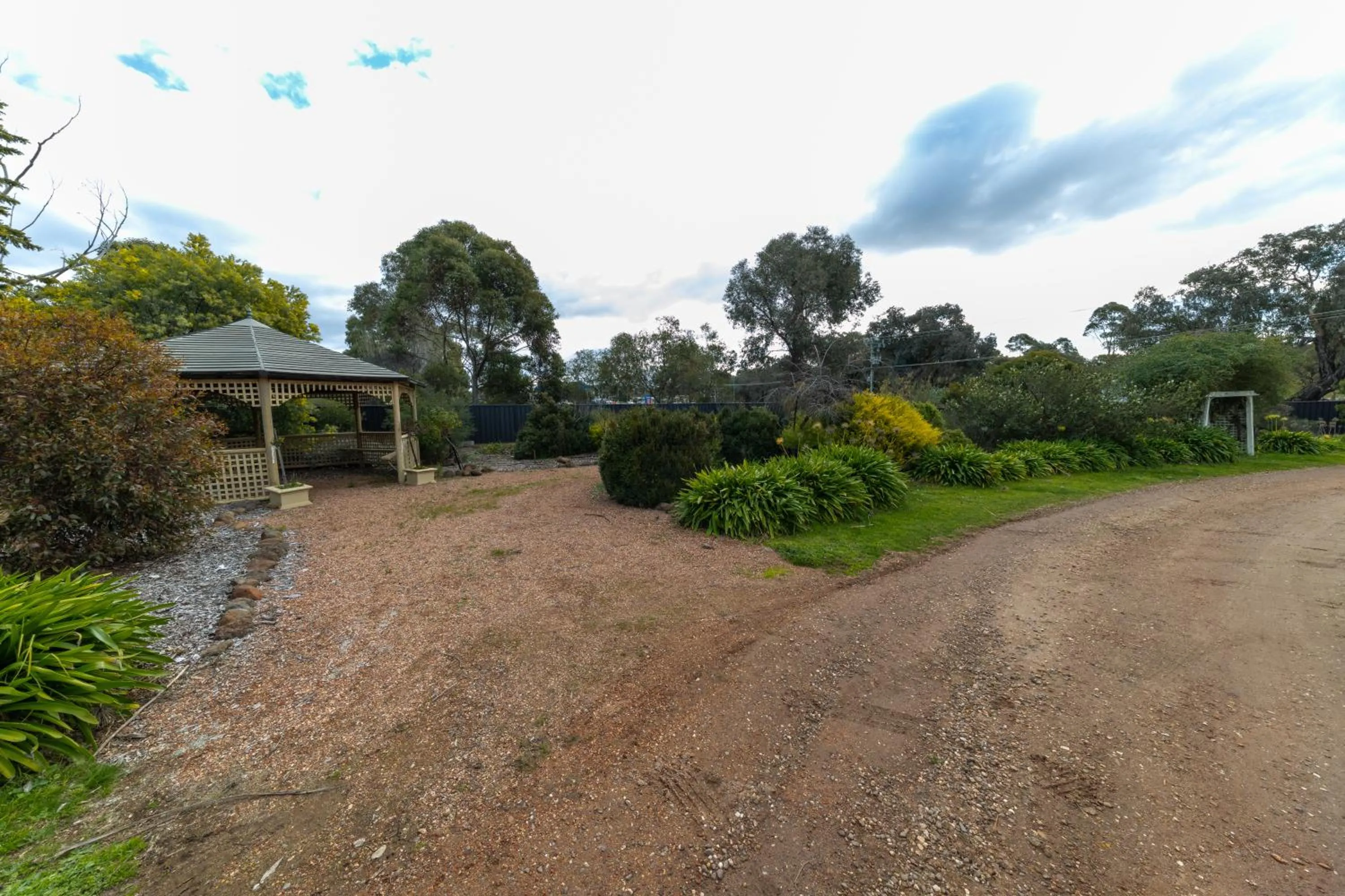 Property building in Golden Hills Motel