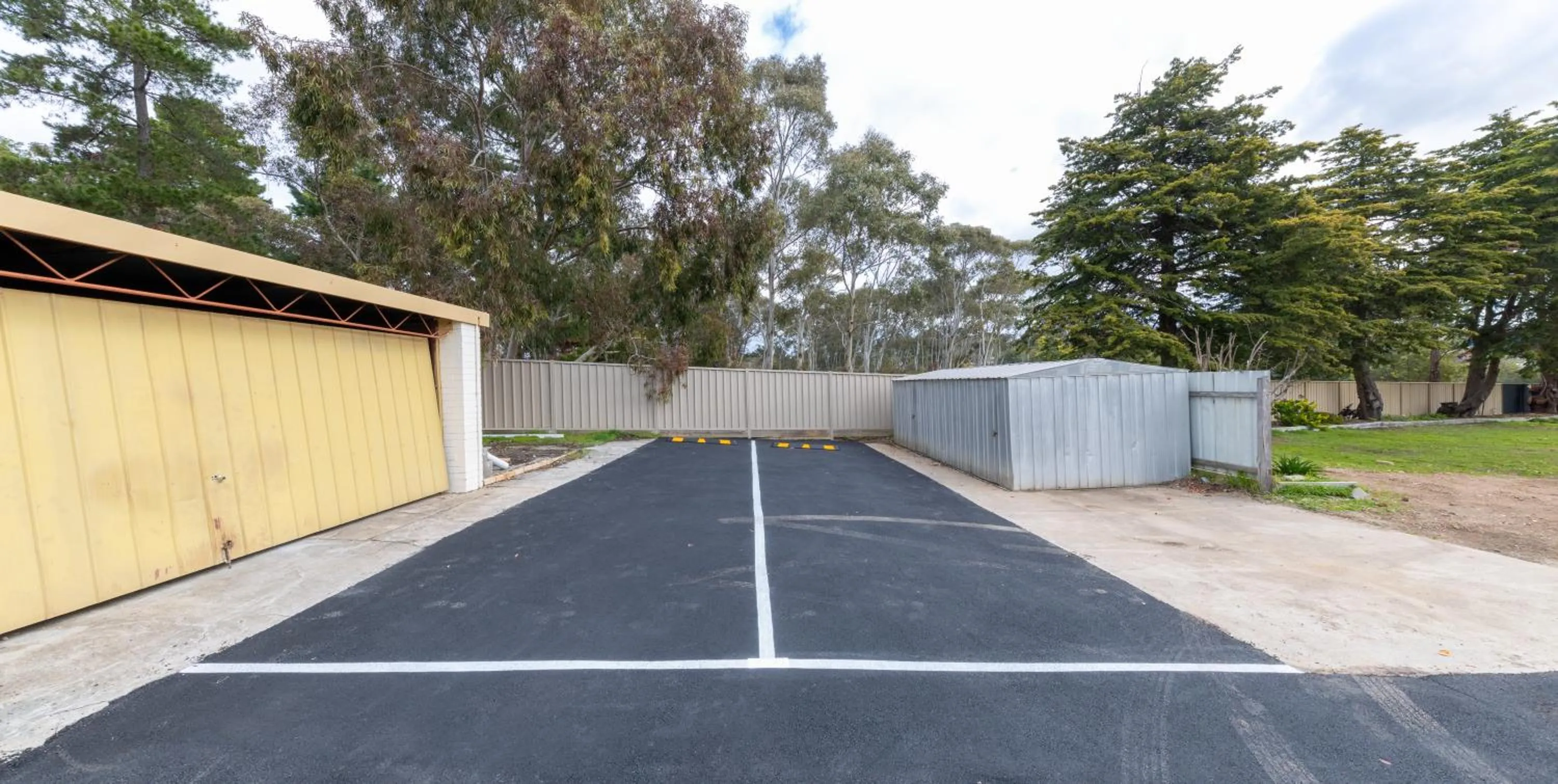 Parking in Golden Hills Motel