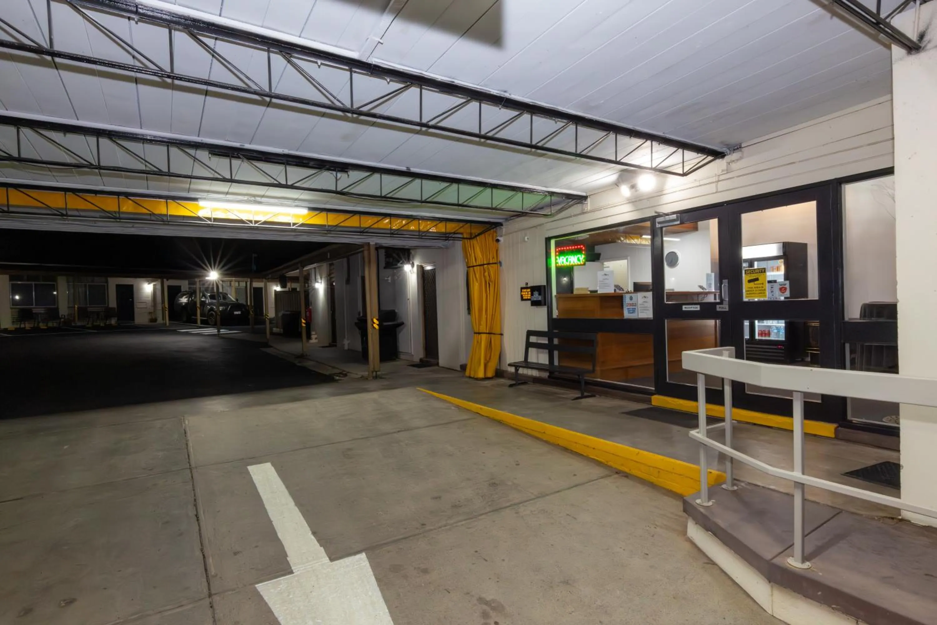 Facade/entrance in Golden Hills Motel