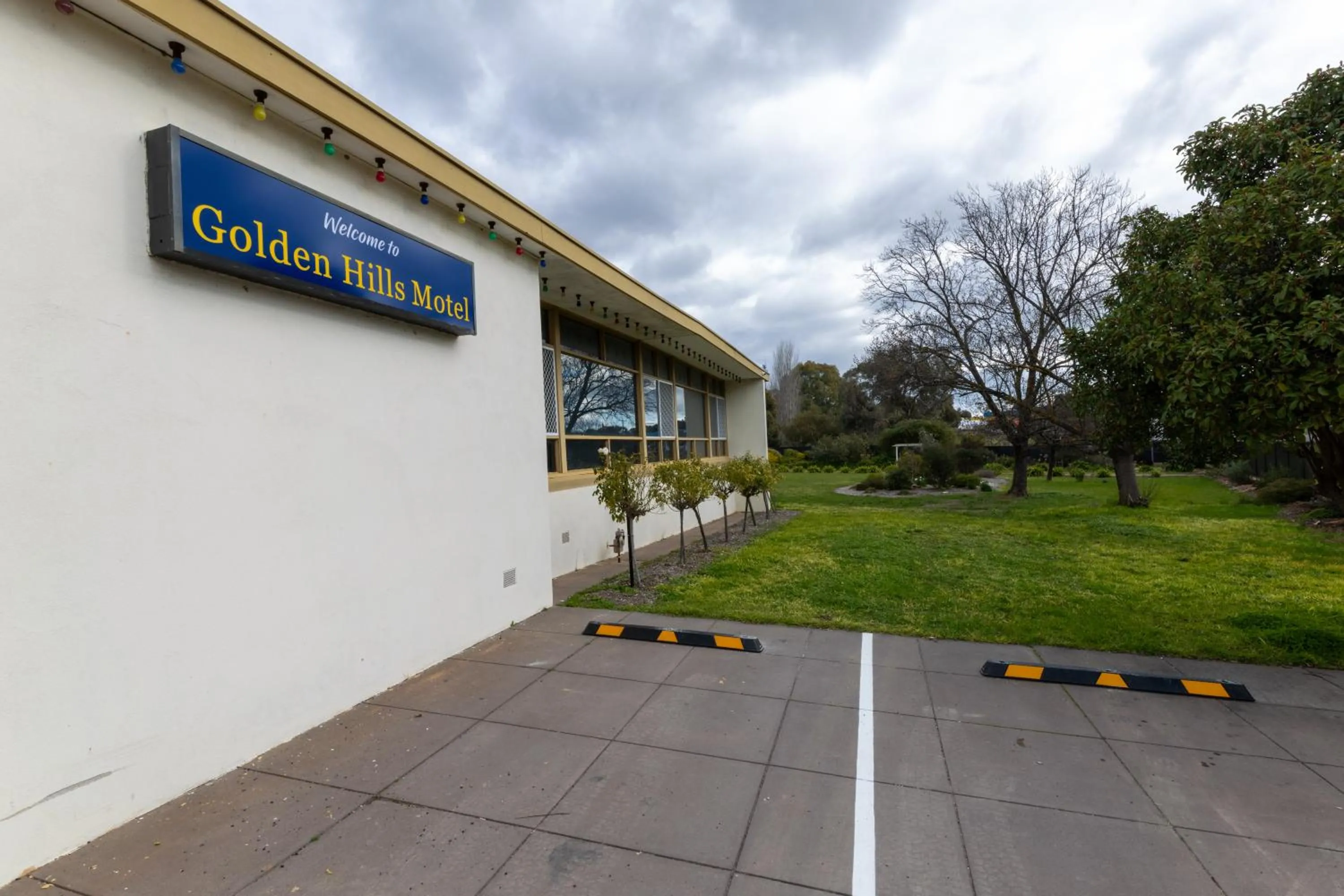 Property building in Golden Hills Motel